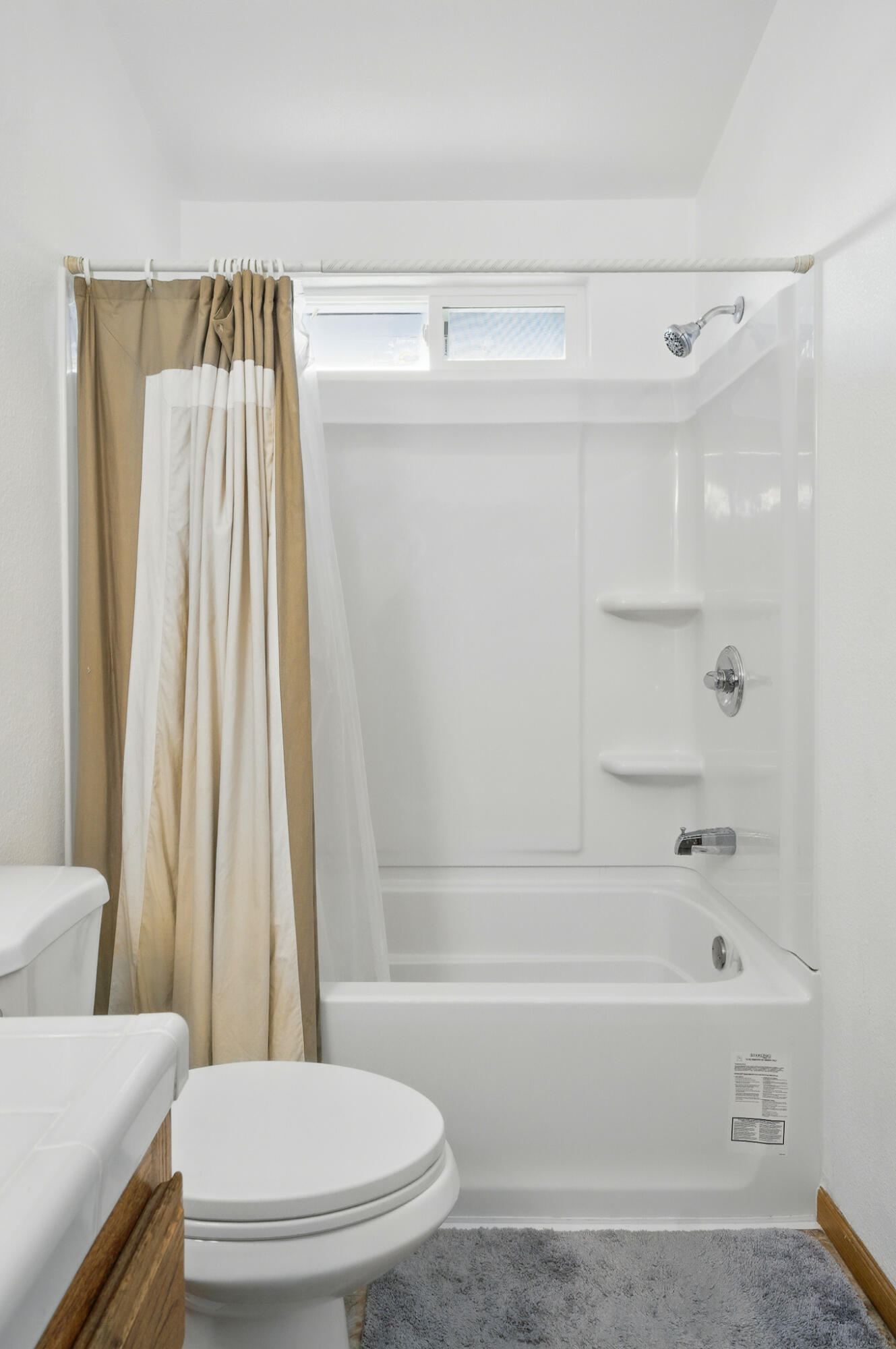 1977 Irving Cir, Tulare, CA 93274