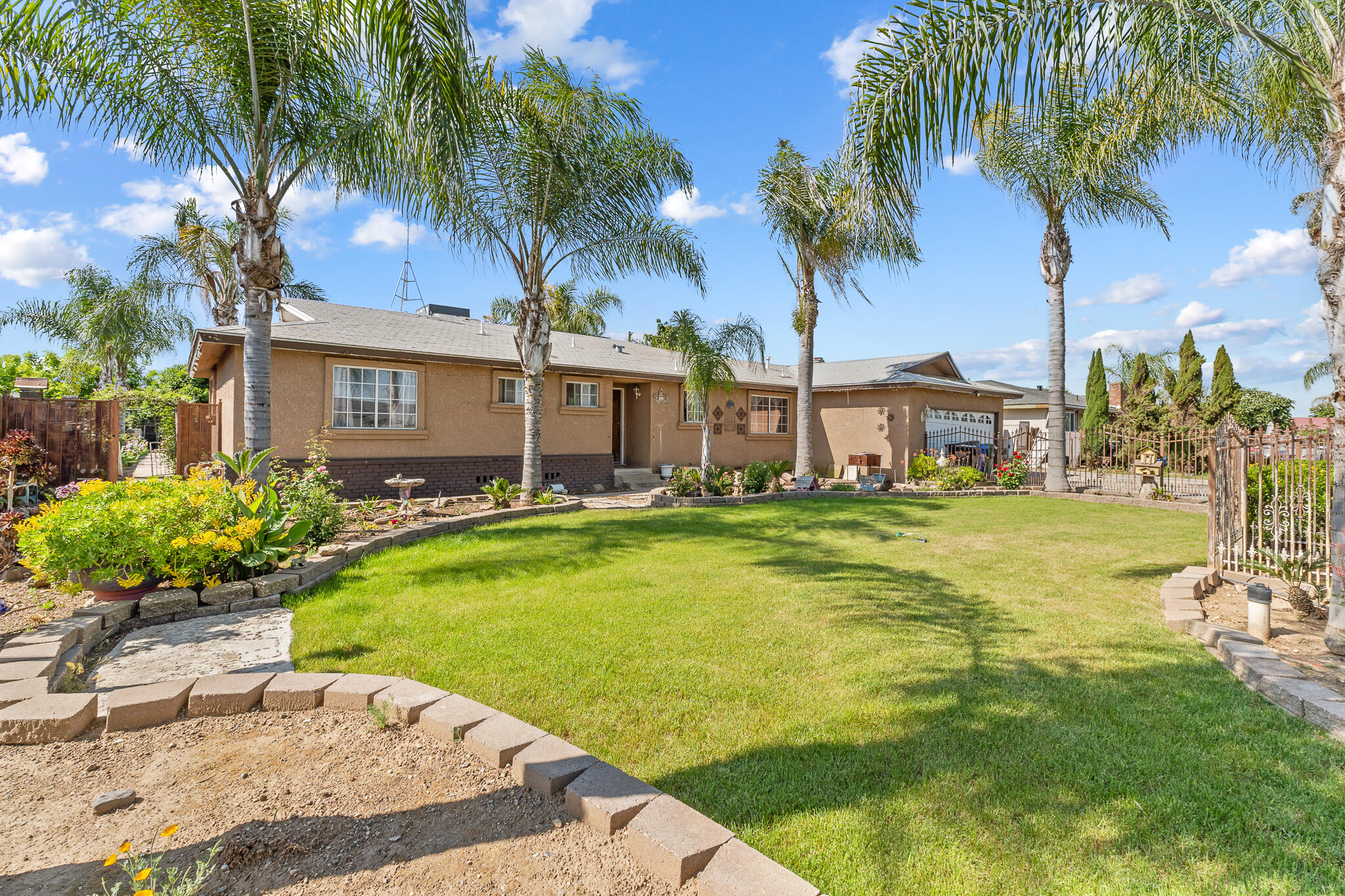 12967 Walnut Ave, Orosi, CA 93647