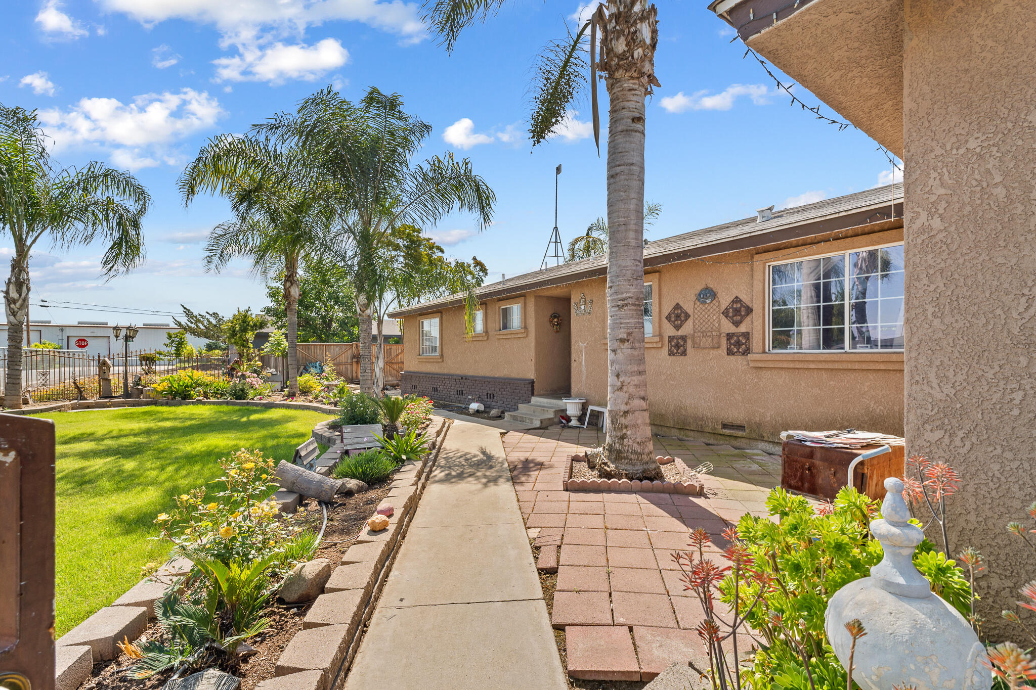 12967 Walnut Ave, Orosi, CA 93647