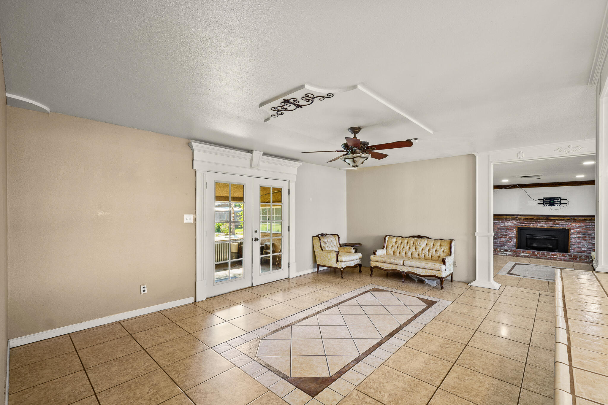 12967 Walnut Ave, Orosi, CA 93647