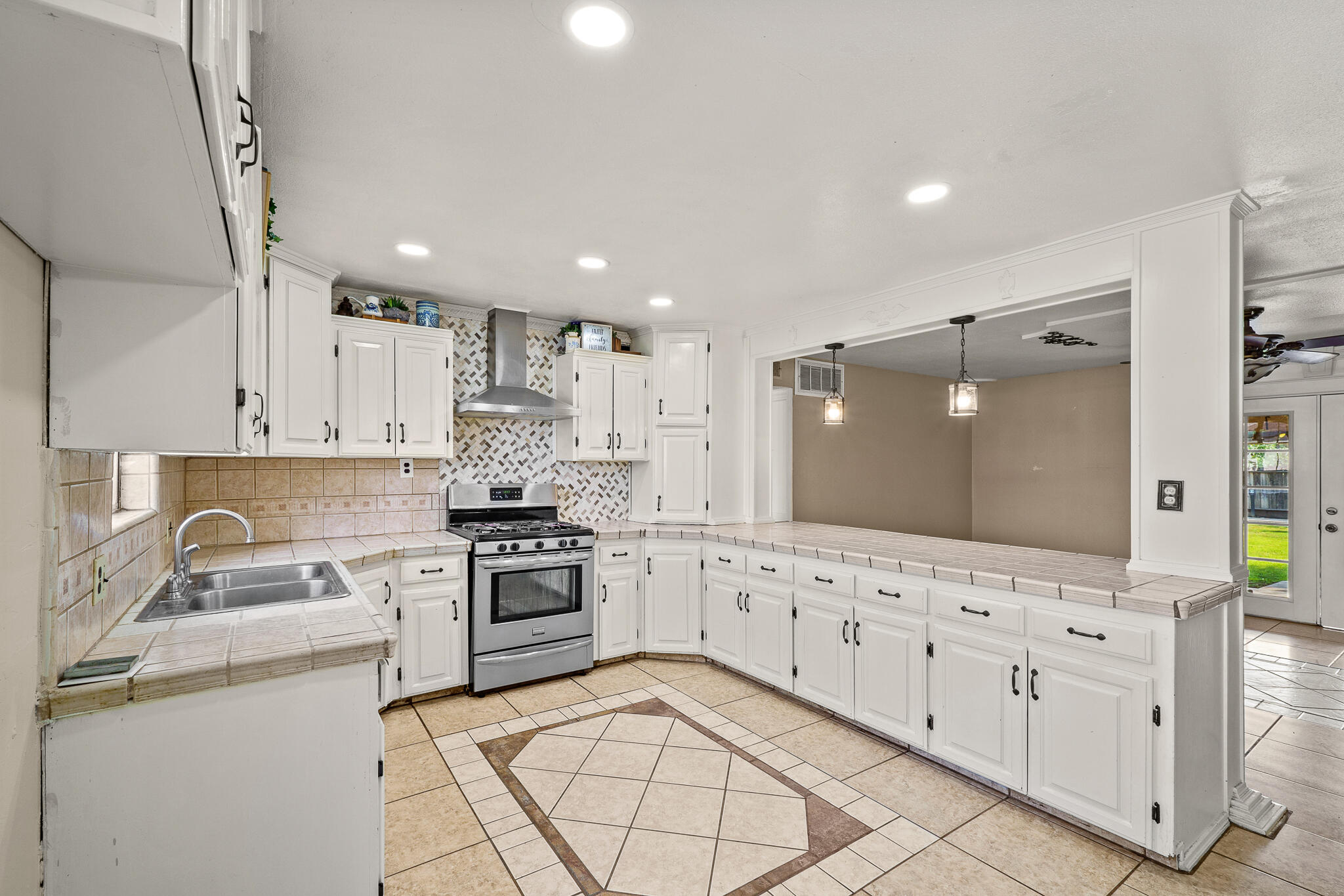 12967 Walnut Ave, Orosi, CA 93647