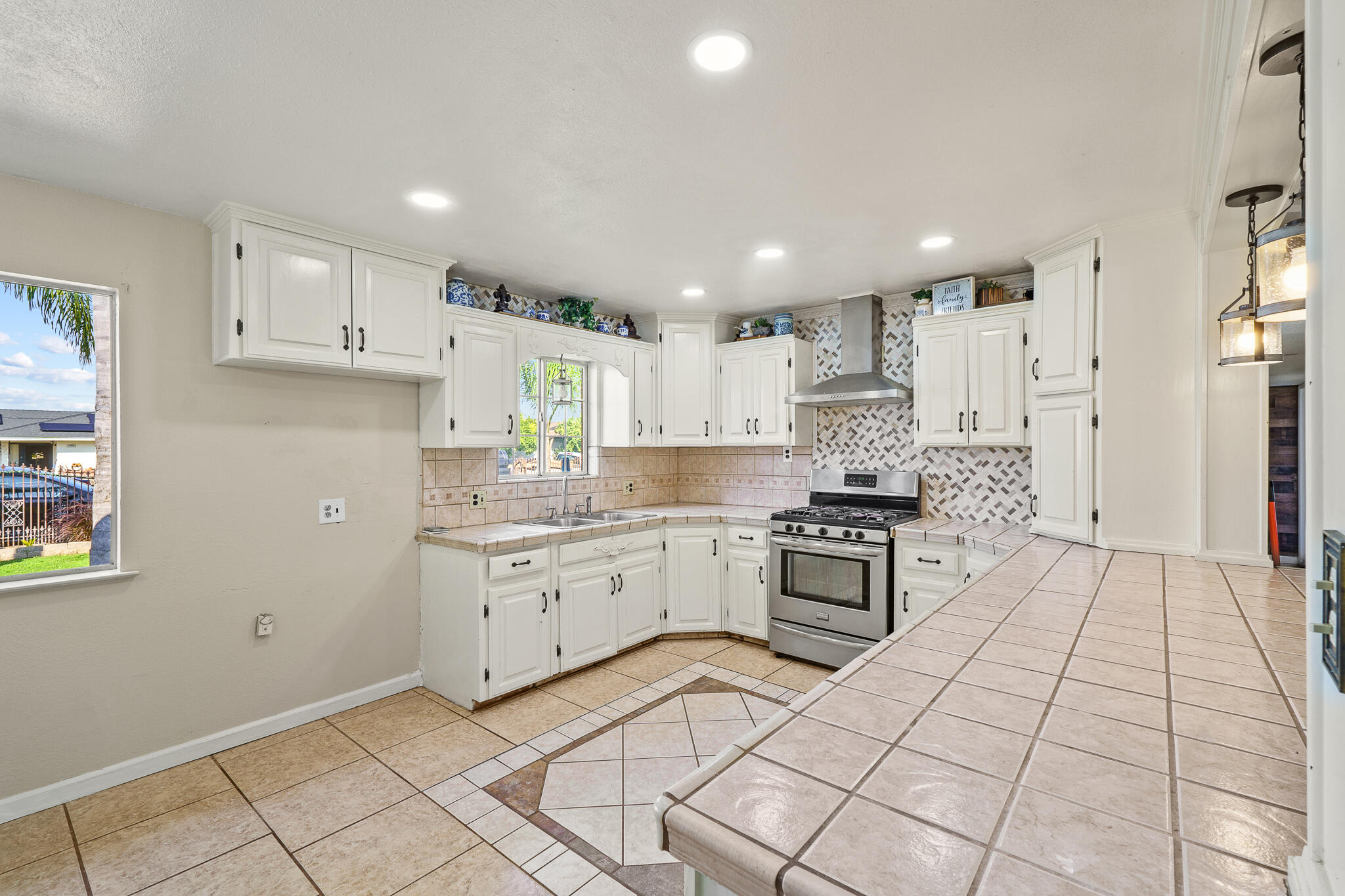 12967 Walnut Ave, Orosi, CA 93647
