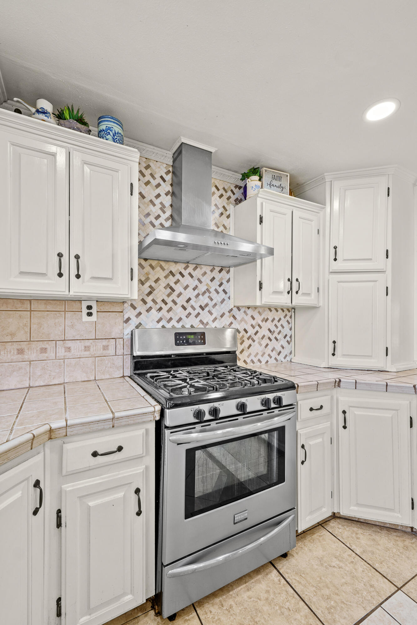 12967 Walnut Ave, Orosi, CA 93647