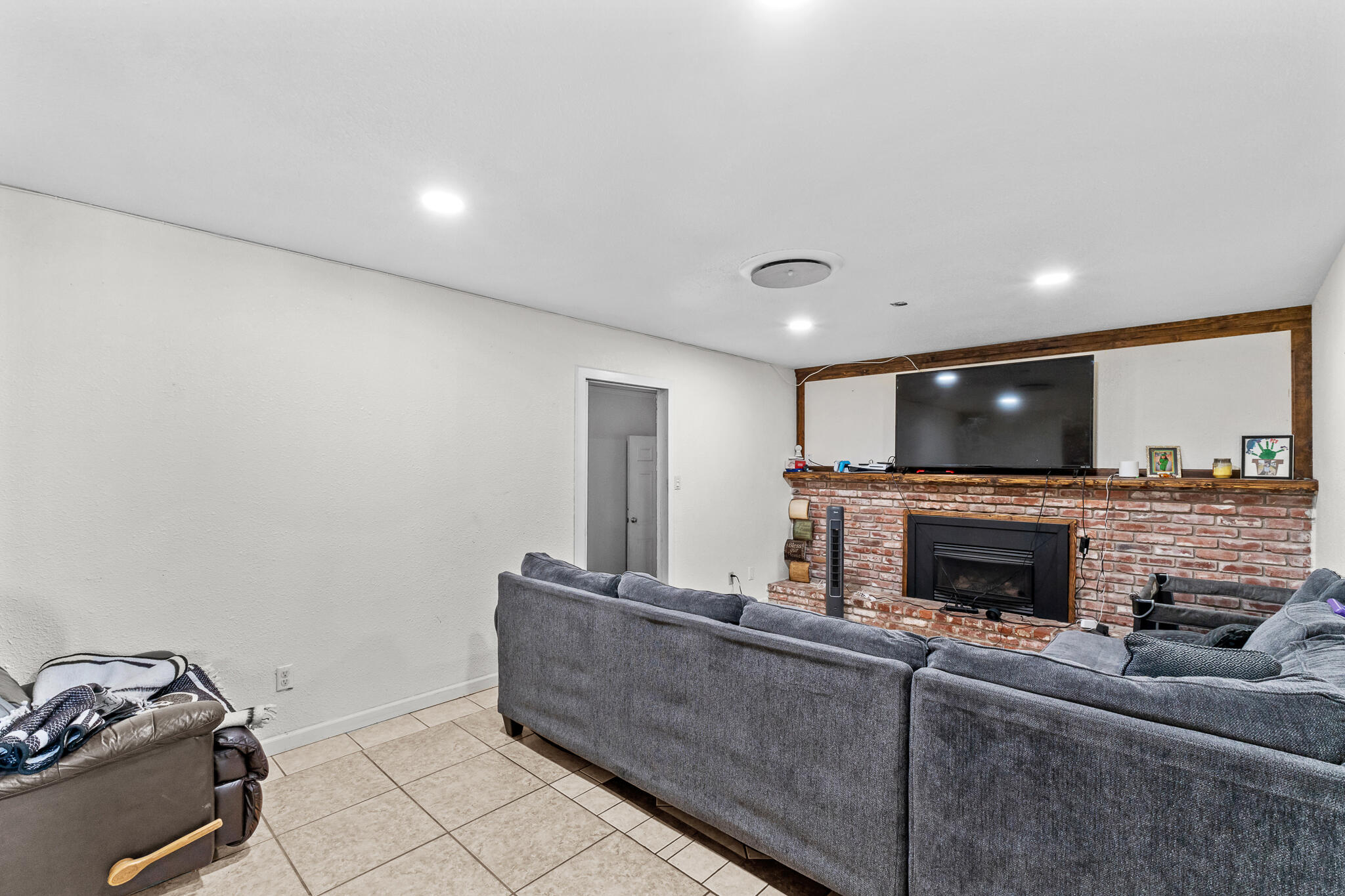 12967 Walnut Ave, Orosi, CA 93647