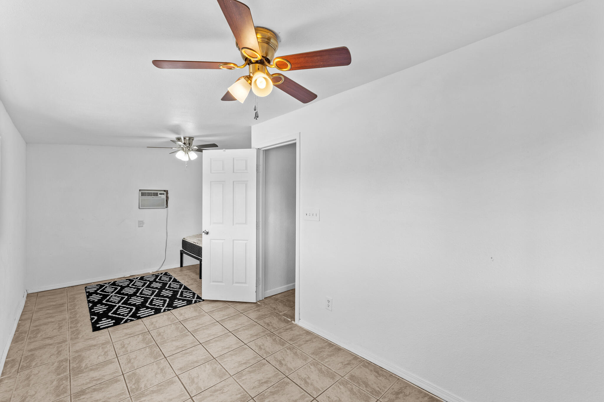 12967 Walnut Ave, Orosi, CA 93647