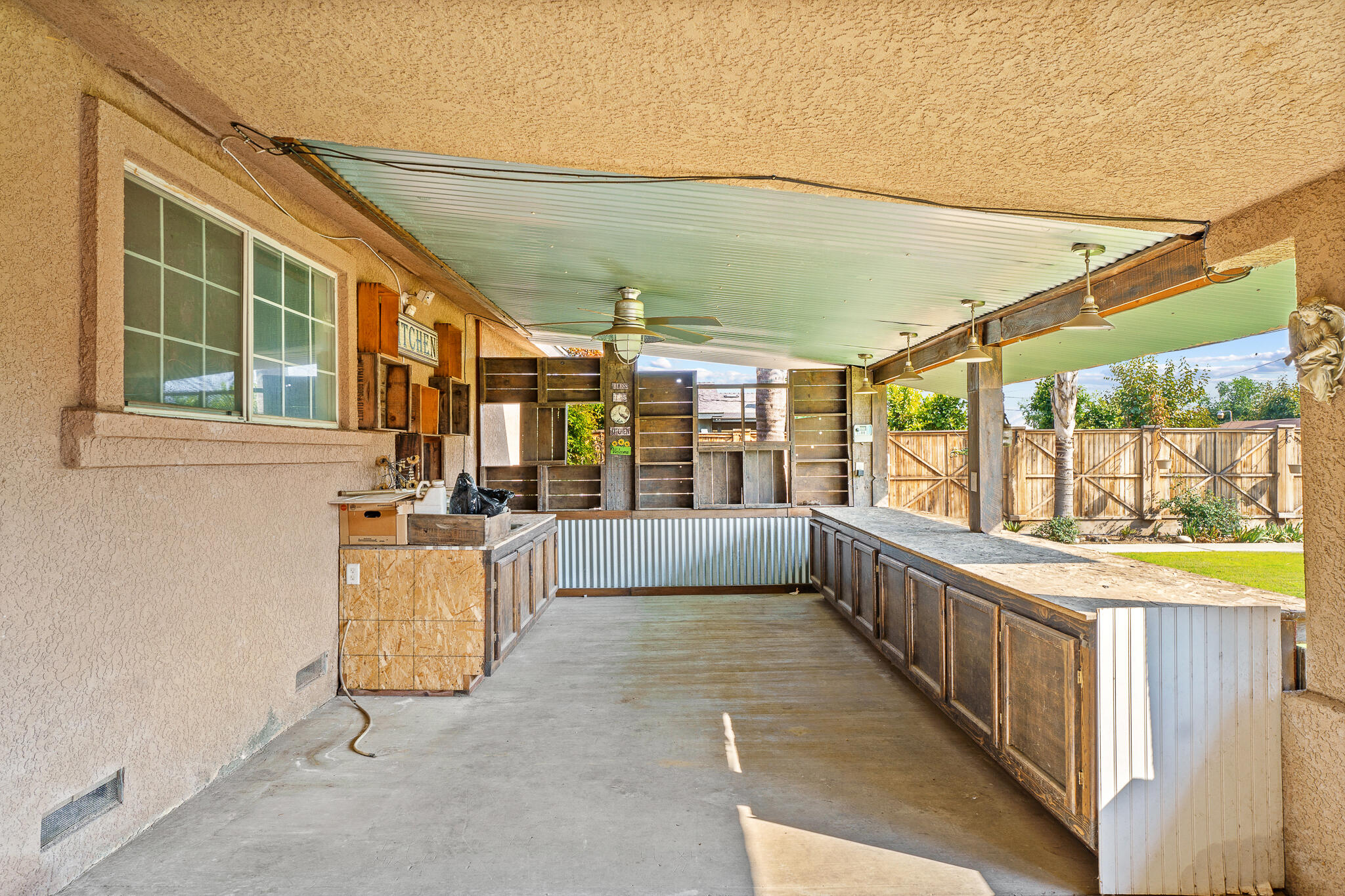 12967 Walnut Ave, Orosi, CA 93647