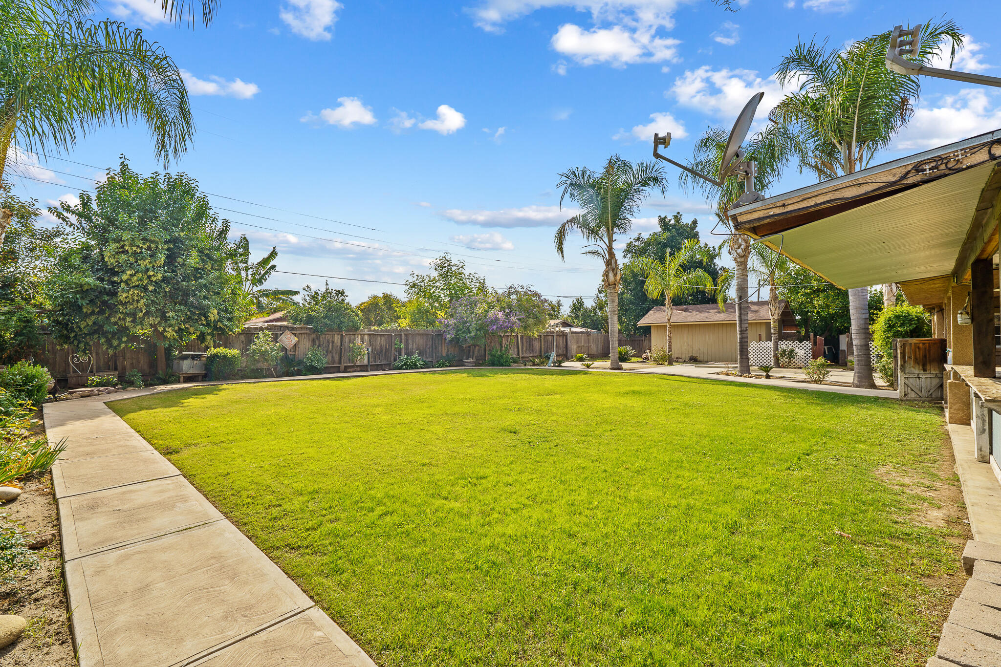 12967 Walnut Ave, Orosi, CA 93647