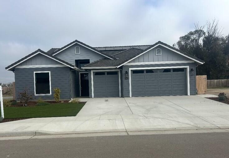 928 Hidden Ridge, Tulare, CA 93274