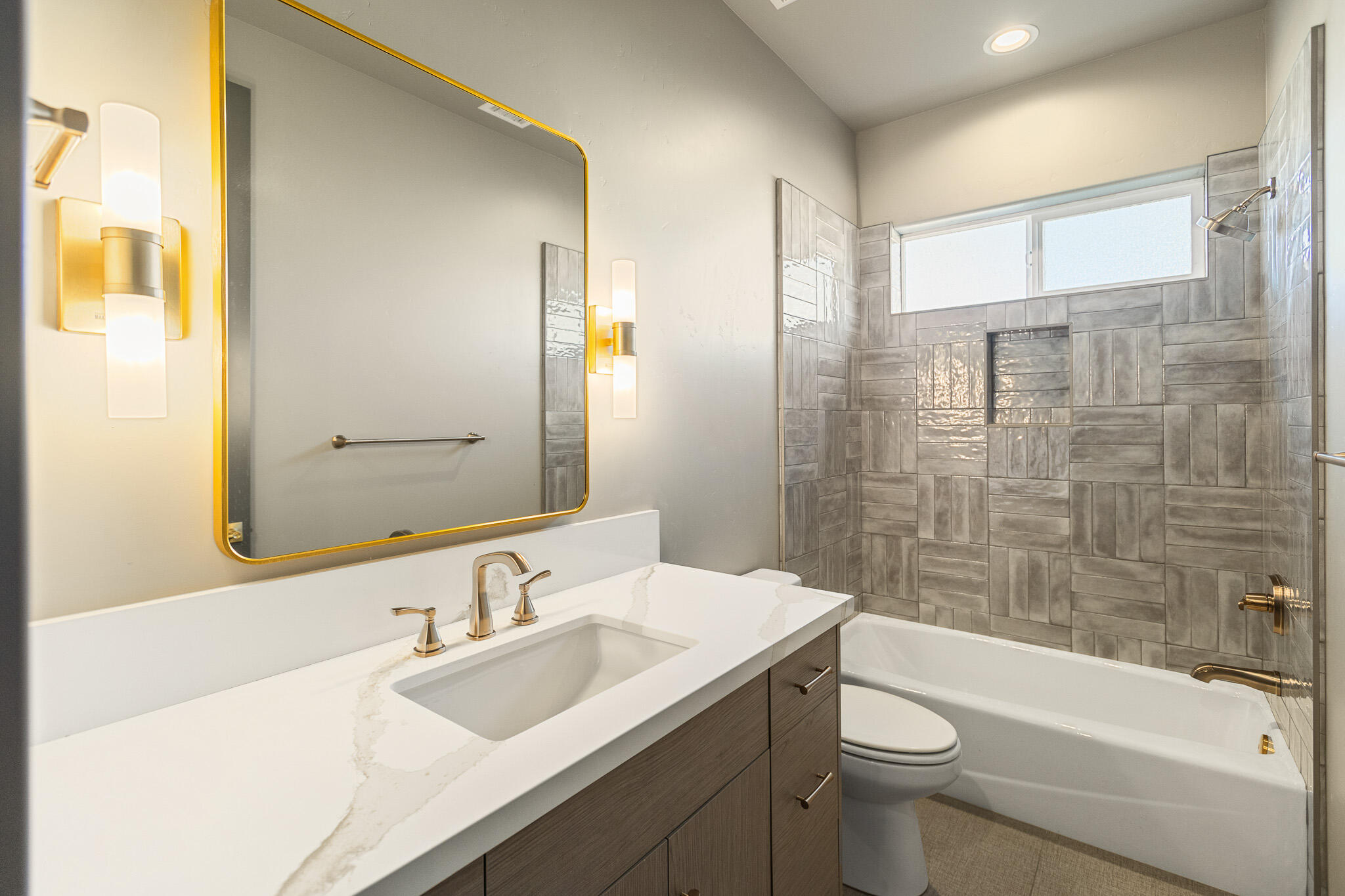 928 Hidden Ridge, Tulare, CA 93274