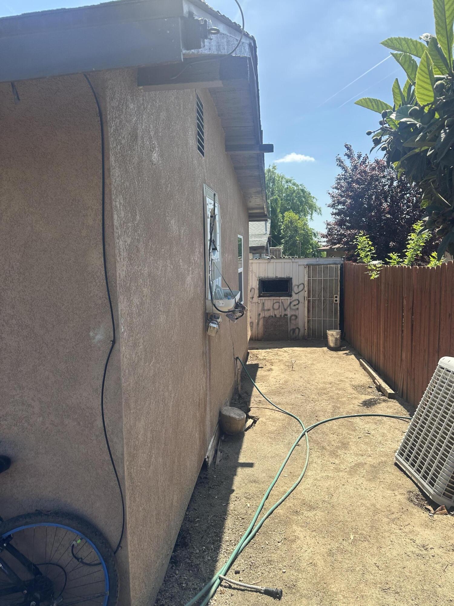 23072 Bruce Dr, Strathmore, CA 93267