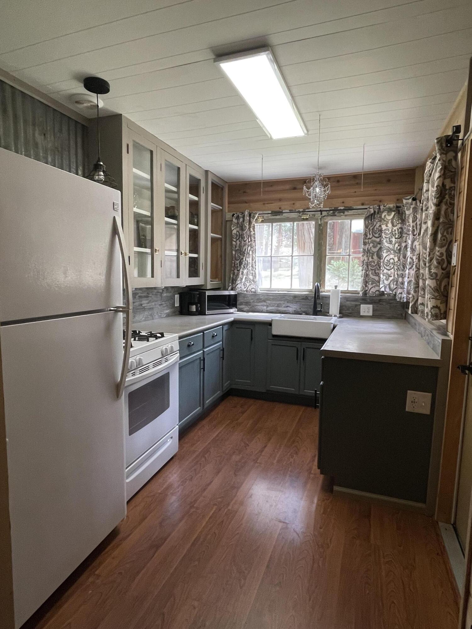 22 White River Rd, California Hot Springs, CA 93207