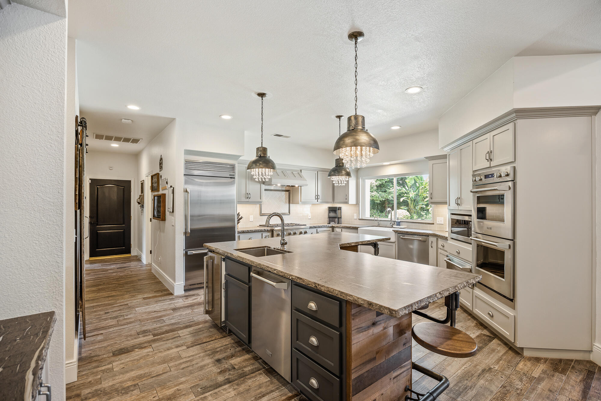 5502 W Nicholas Ct, Visalia, CA 93291