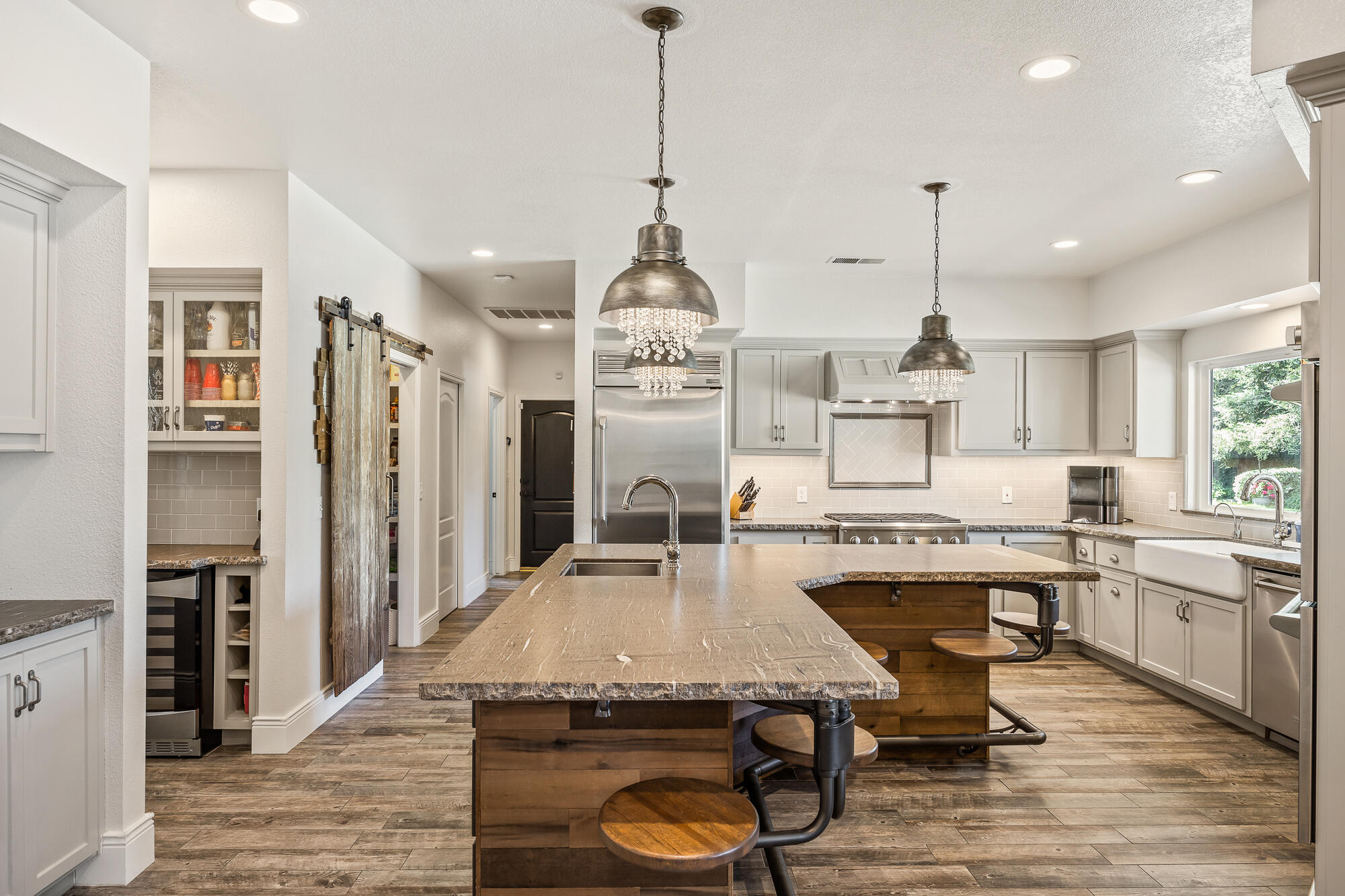 5502 W Nicholas Ct, Visalia, CA 93291