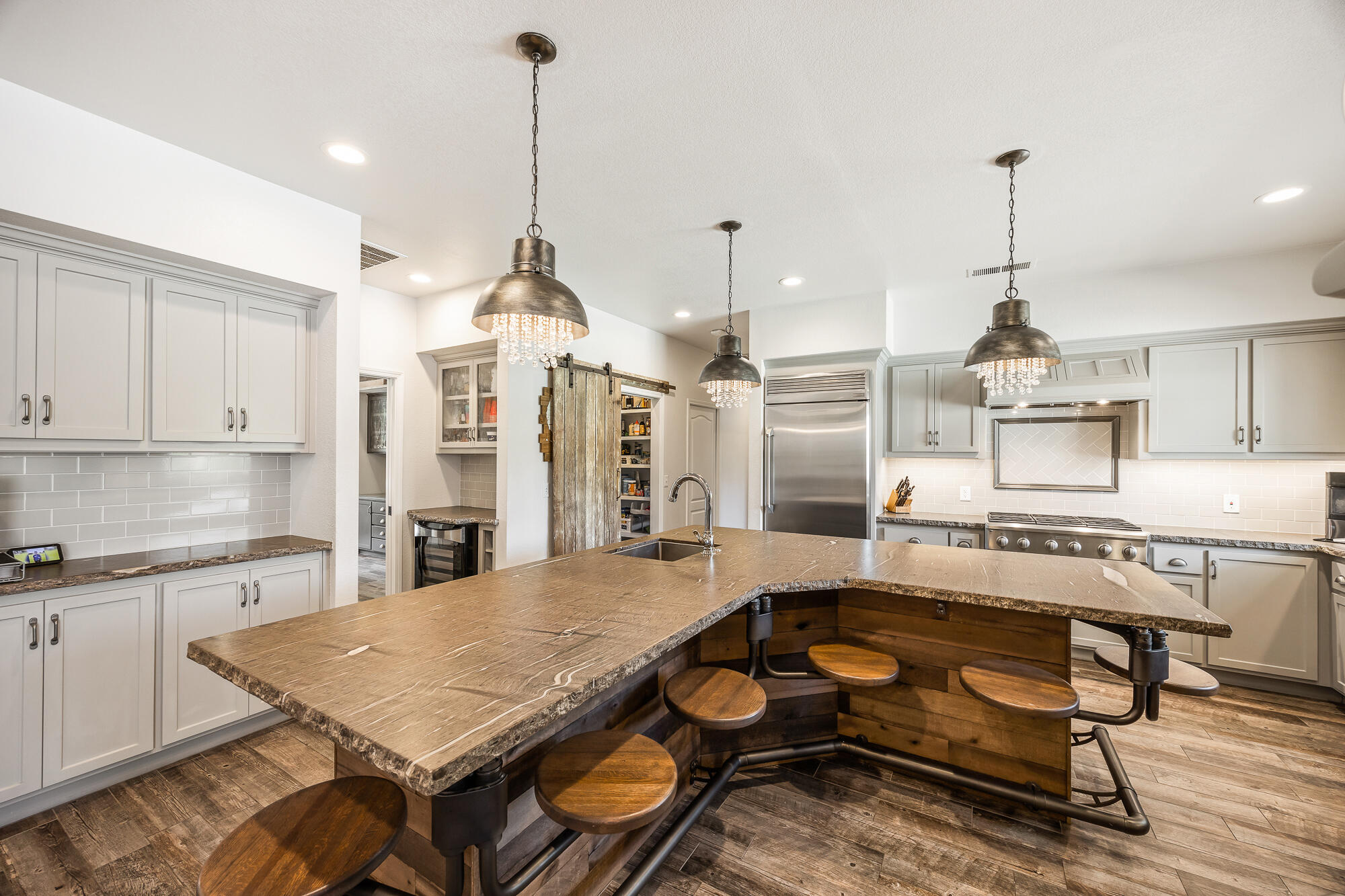 5502 W Nicholas Ct, Visalia, CA 93291