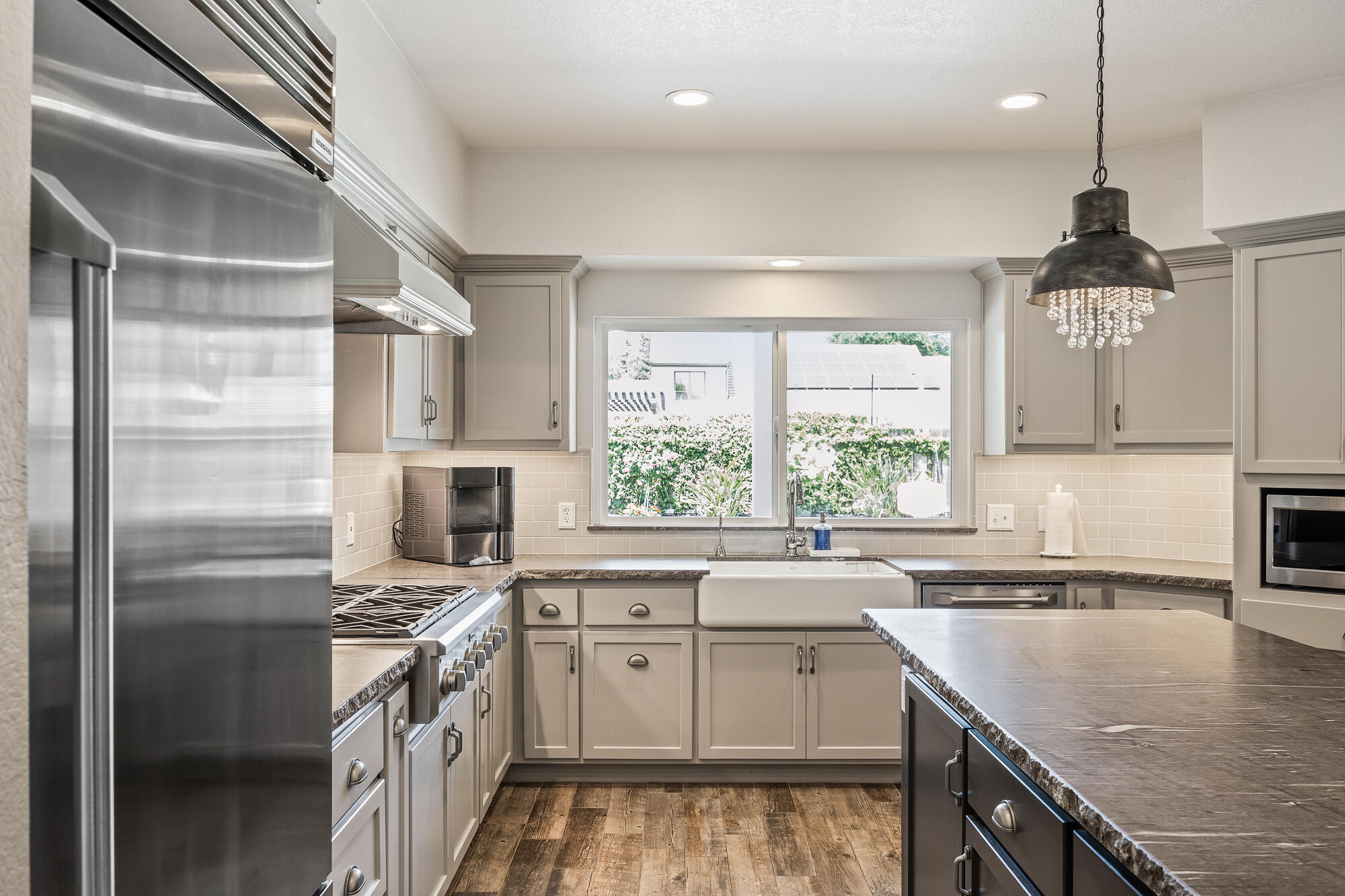 5502 W Nicholas Ct, Visalia, CA 93291