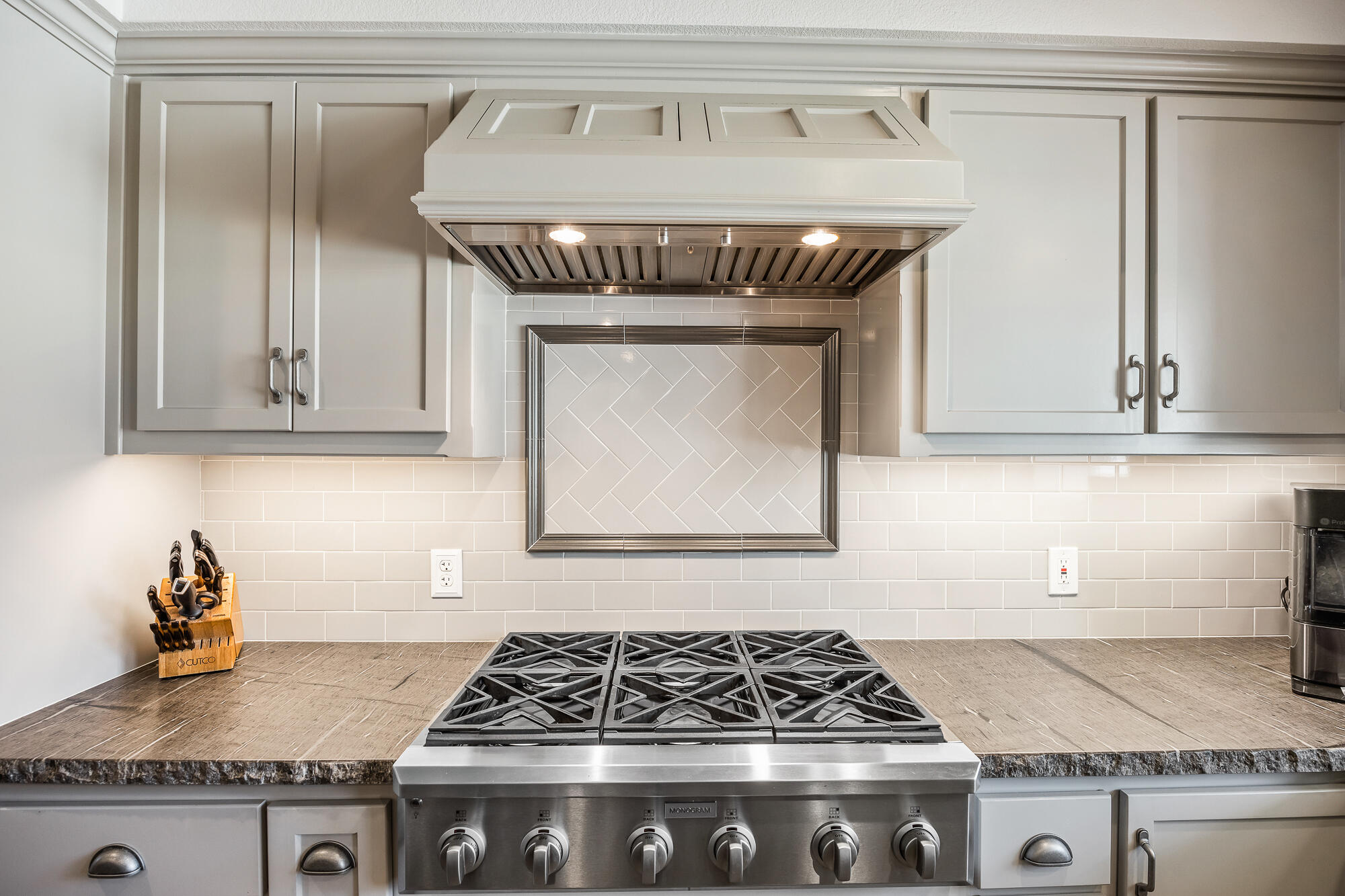 5502 W Nicholas Ct, Visalia, CA 93291