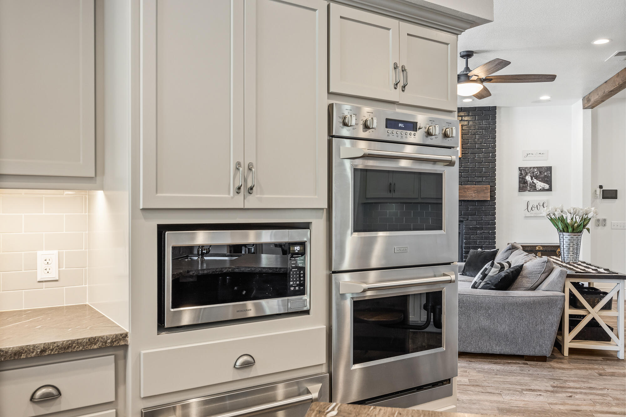 5502 W Nicholas Ct, Visalia, CA 93291