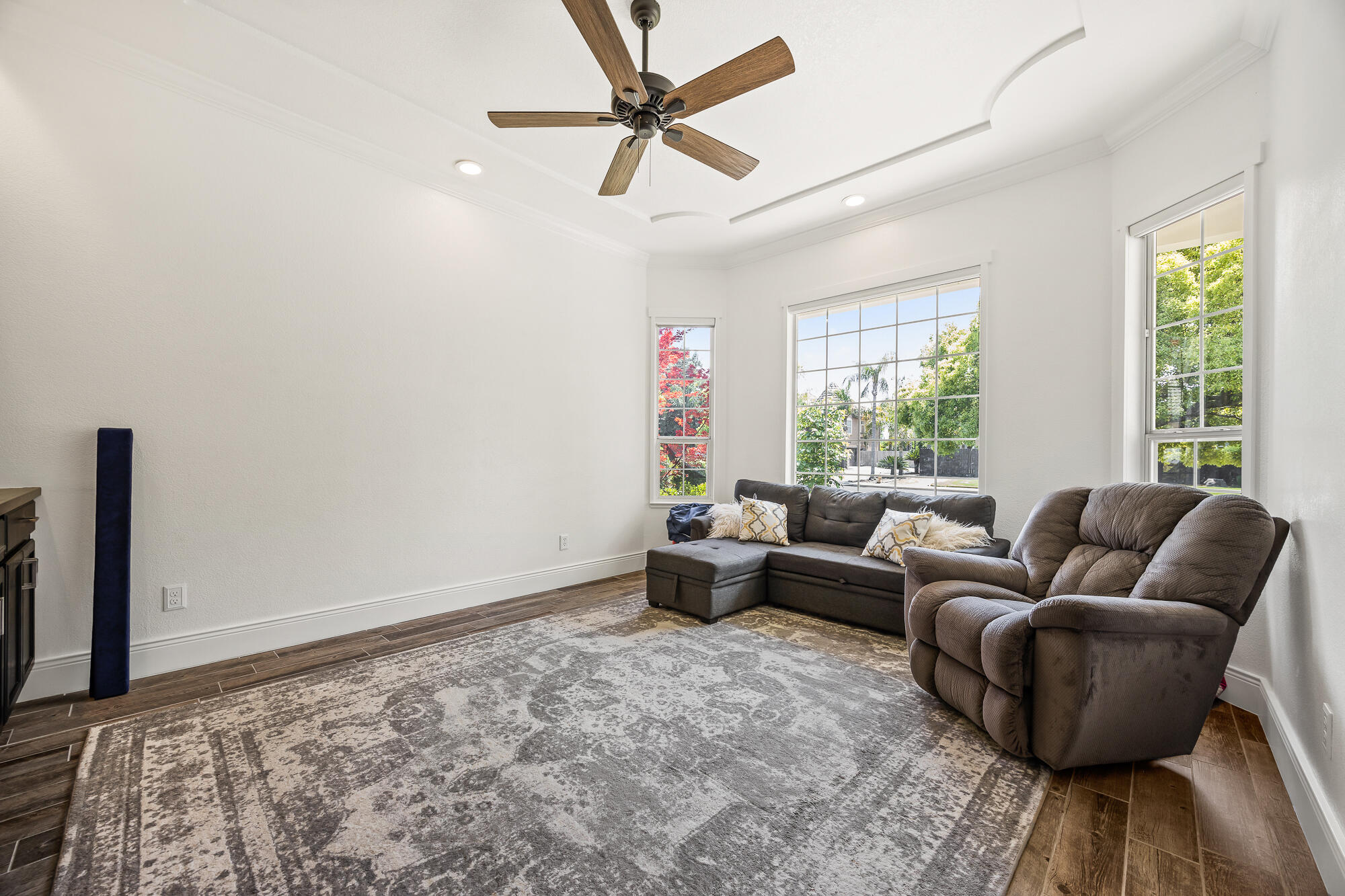 5502 W Nicholas Ct, Visalia, CA 93291