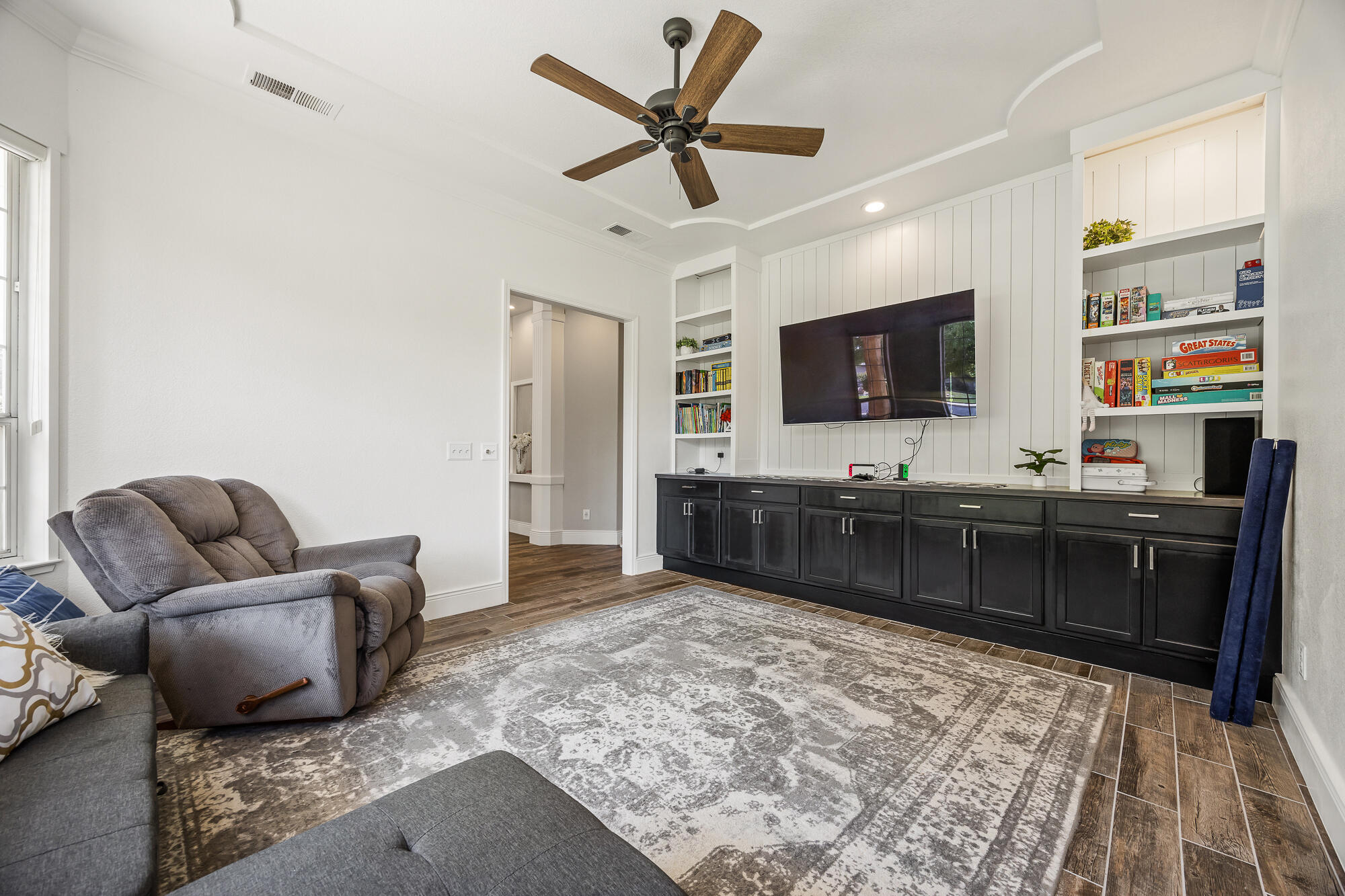 5502 W Nicholas Ct, Visalia, CA 93291