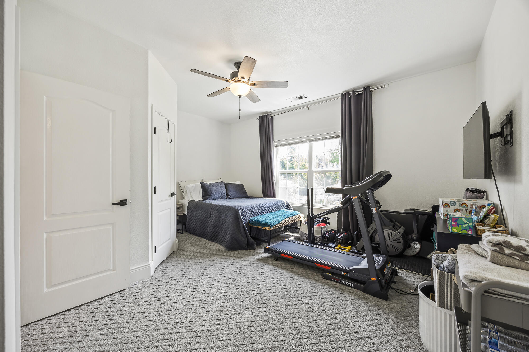 5502 W Nicholas Ct, Visalia, CA 93291