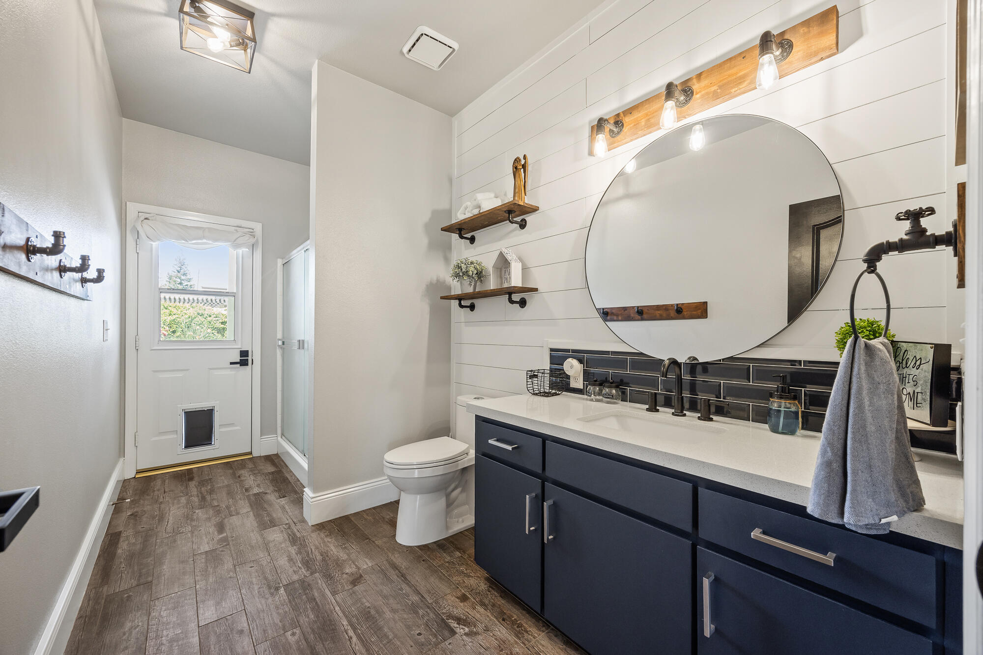 5502 W Nicholas Ct, Visalia, CA 93291