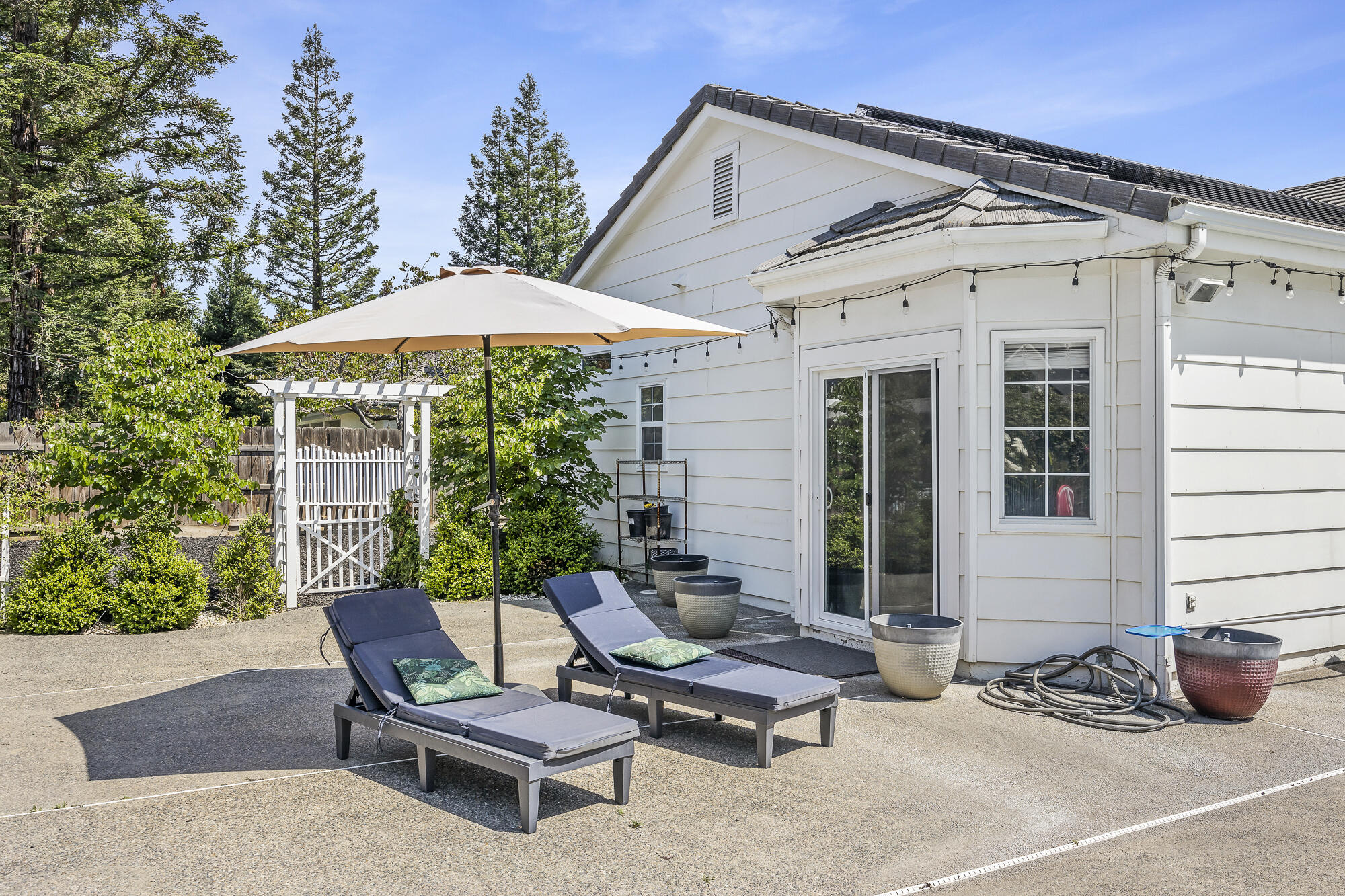 5502 W Nicholas Ct, Visalia, CA 93291