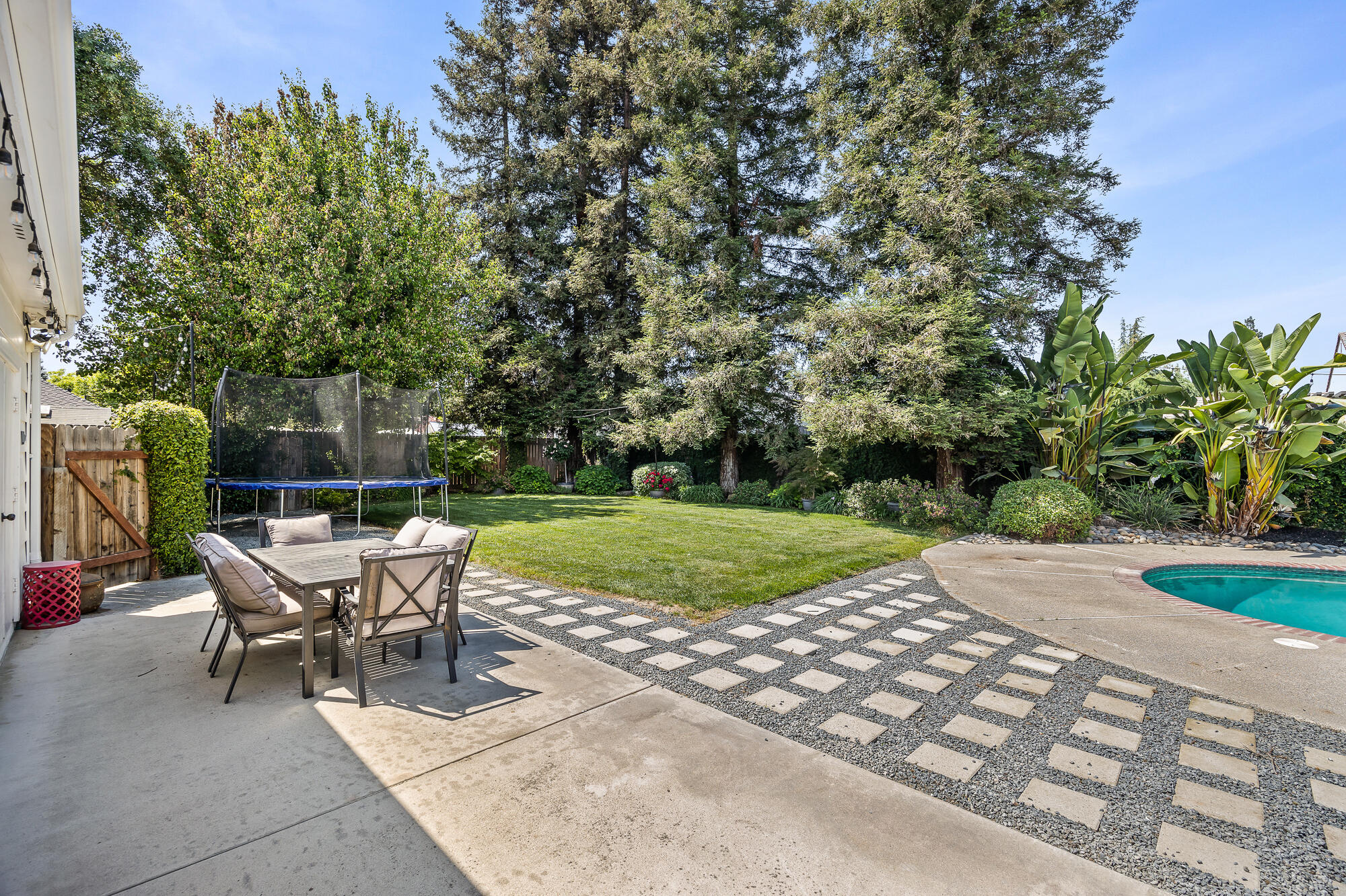 5502 W Nicholas Ct, Visalia, CA 93291