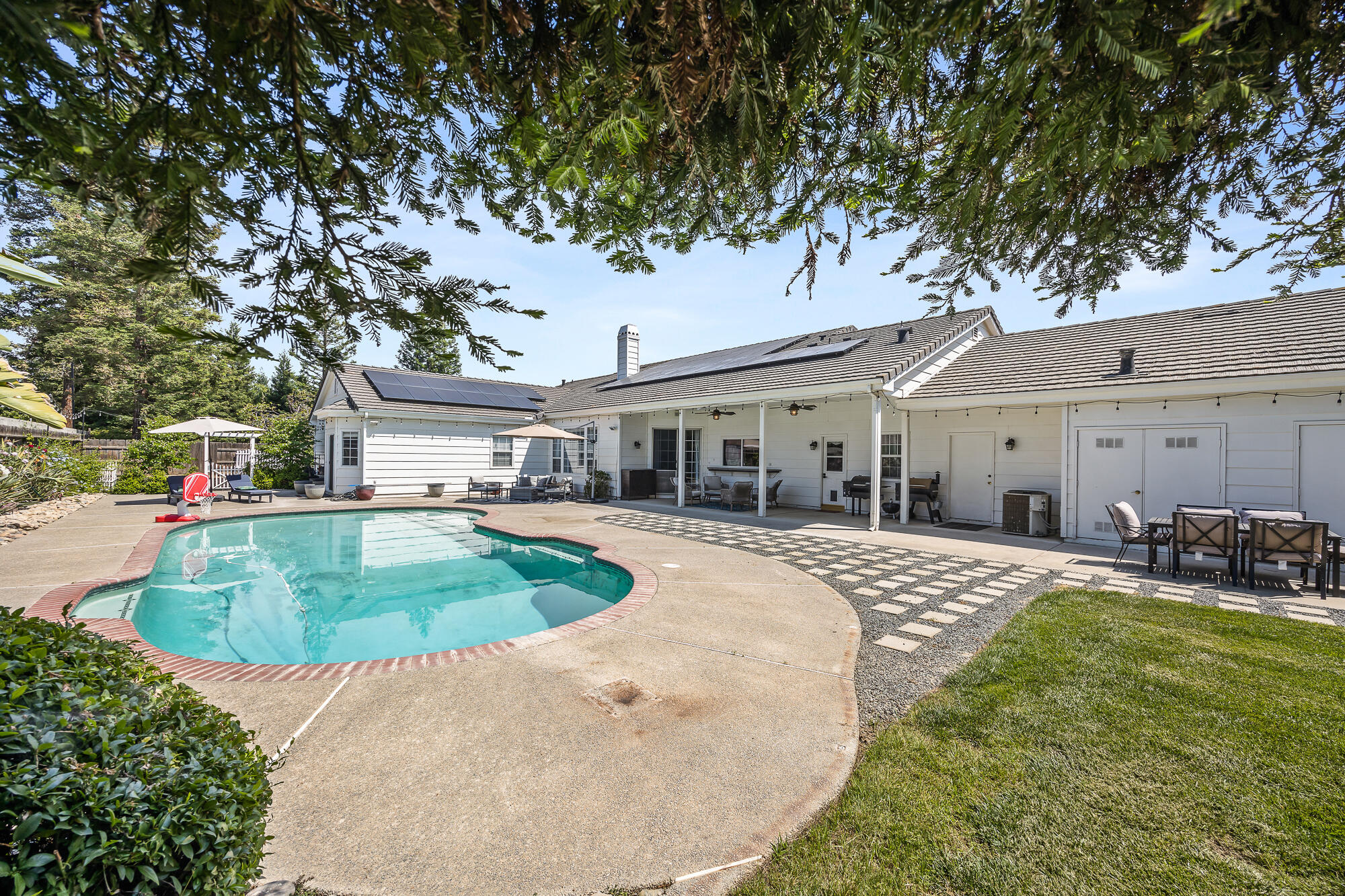 5502 W Nicholas Ct, Visalia, CA 93291