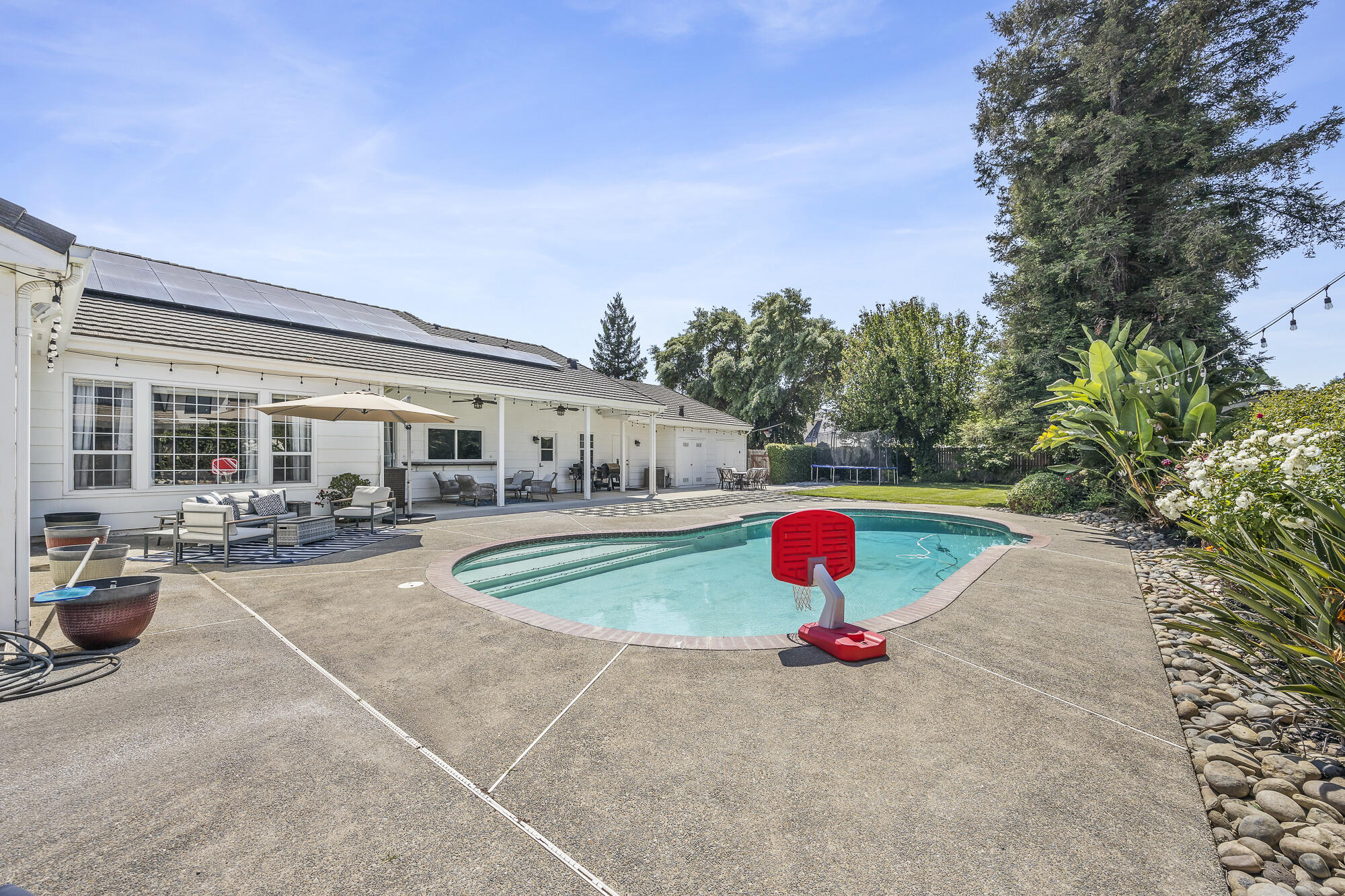 5502 W Nicholas Ct, Visalia, CA 93291