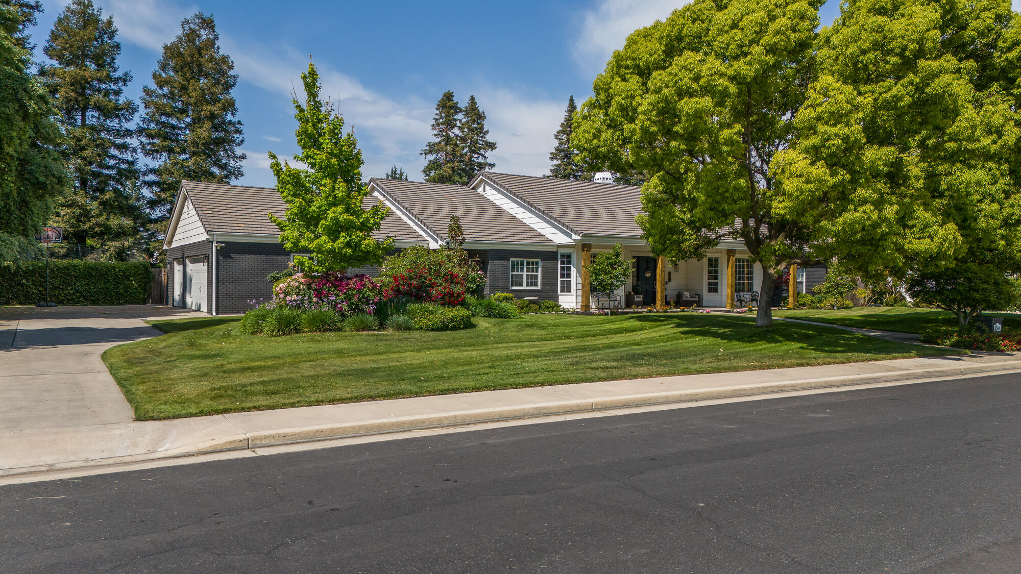 5502 W Nicholas Ct, Visalia, CA 93291