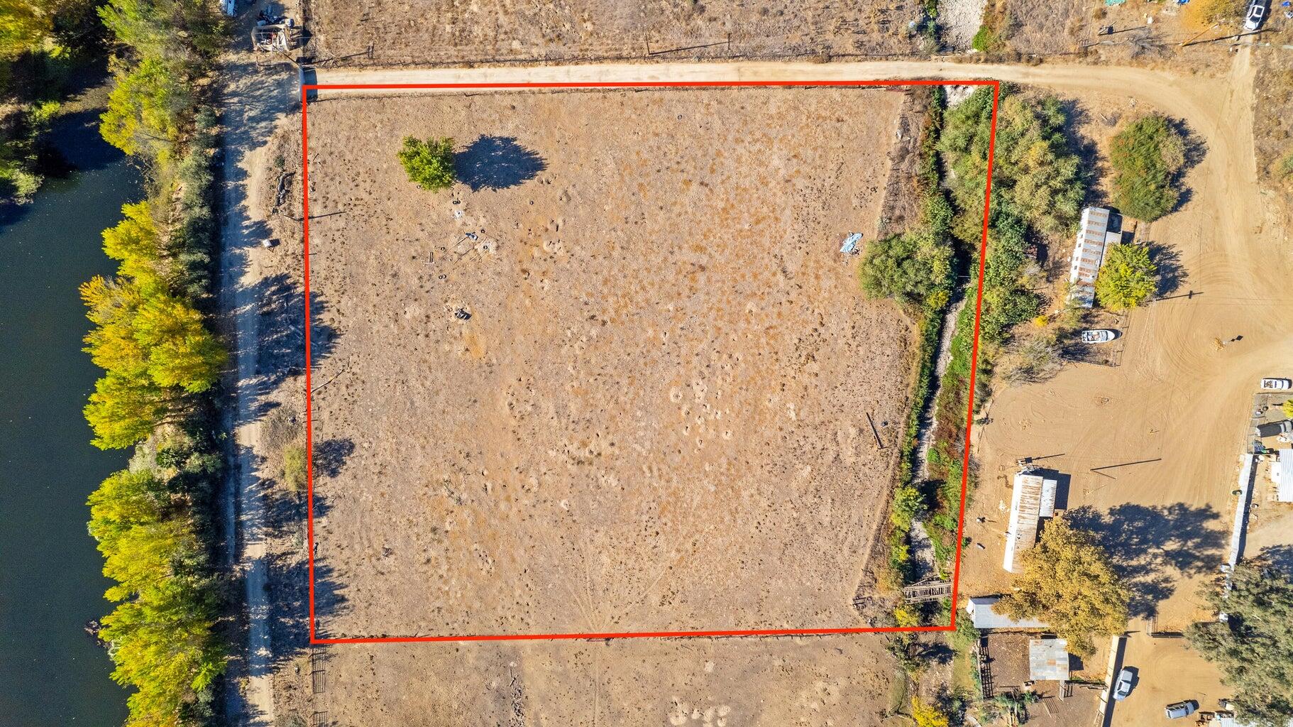 27298 S 146 St #A, Porterville, CA 93257