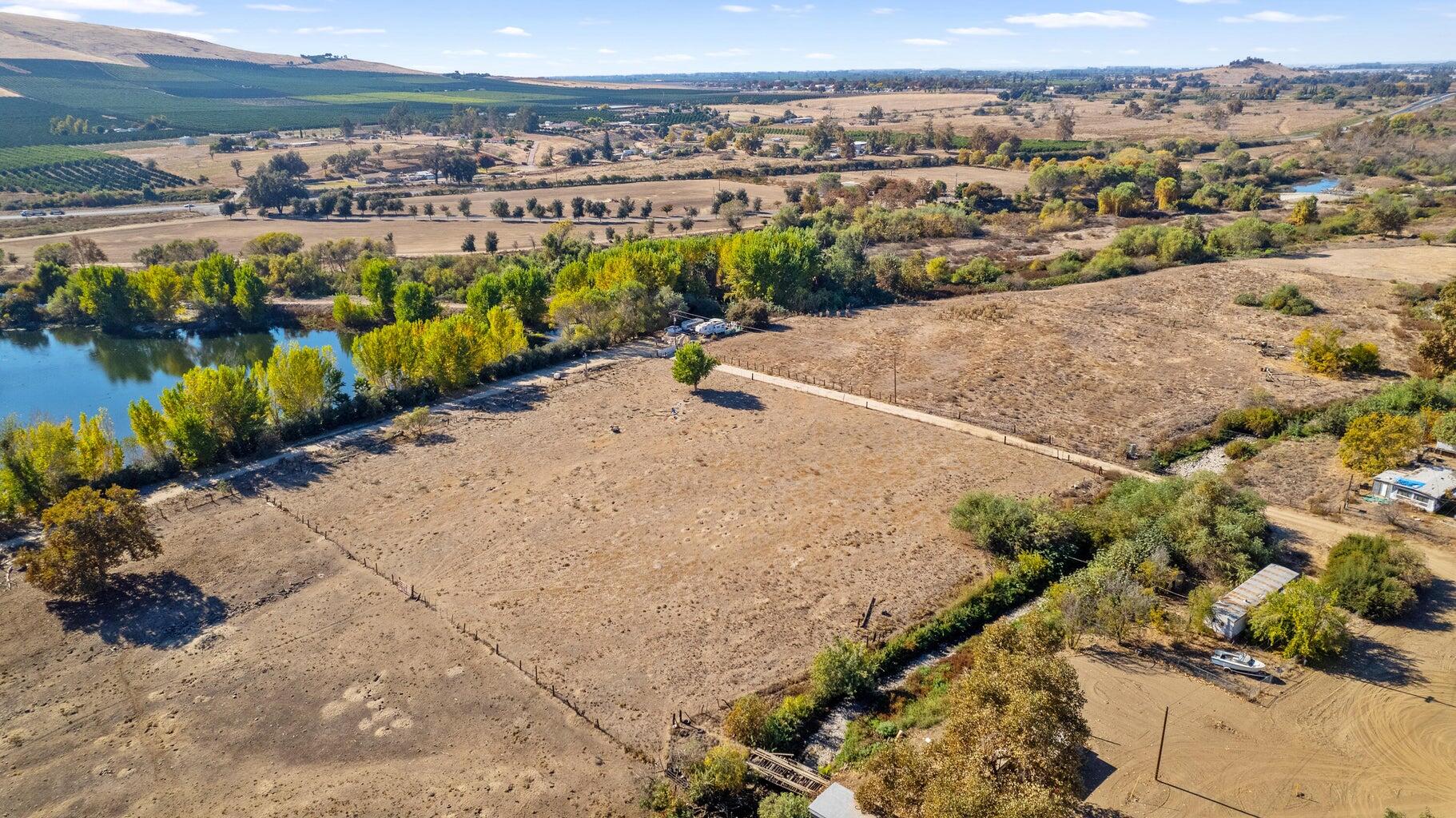 27298 S 146 St #A, Porterville, CA 93257