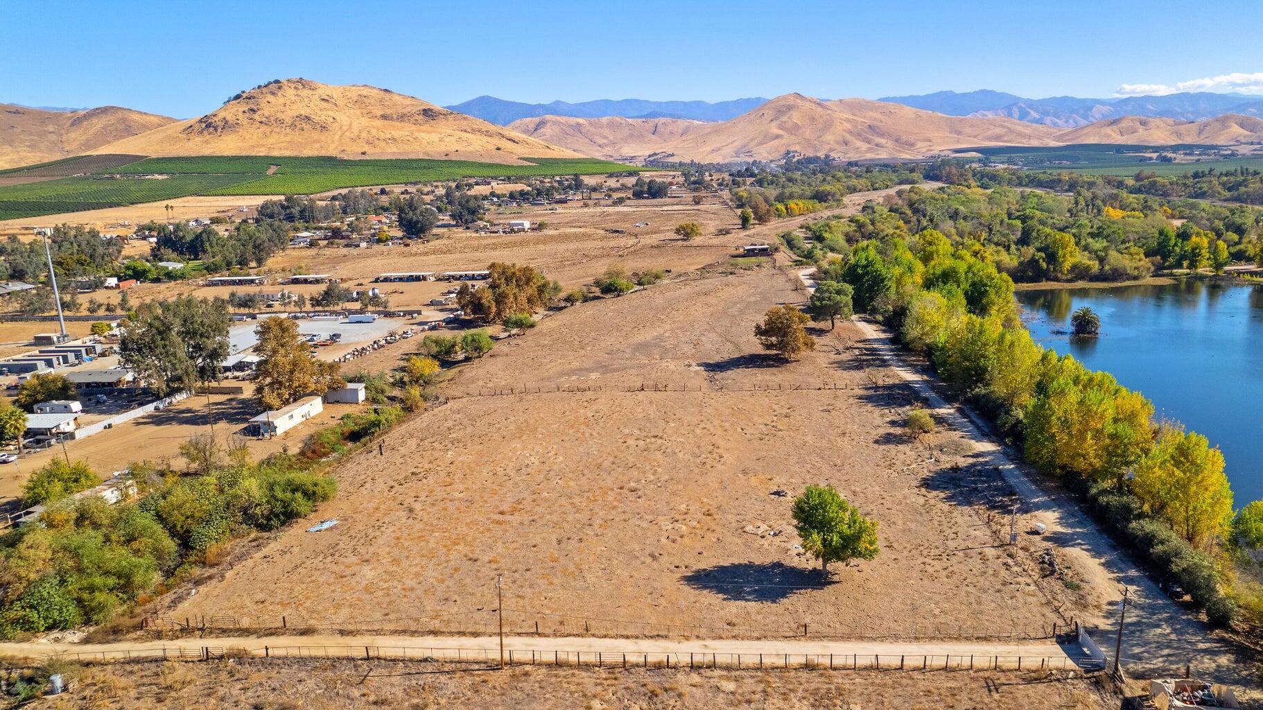 27298 S 146 St #A, Porterville, CA 93257