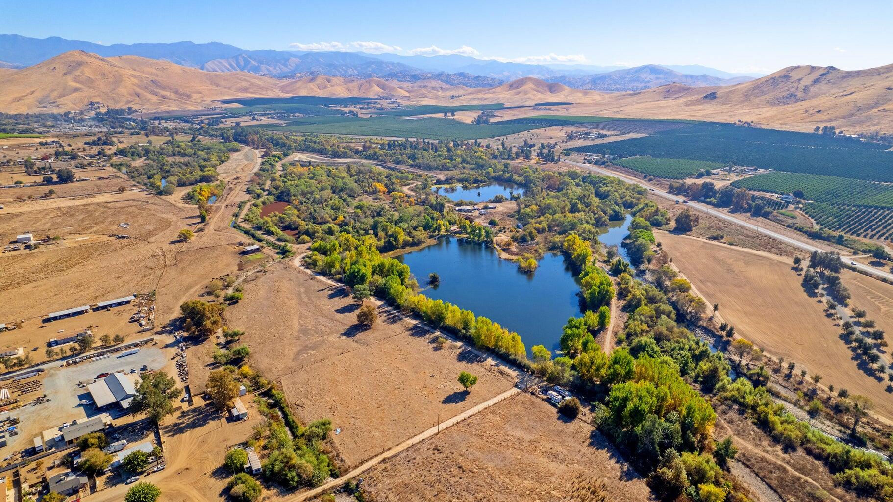 27298 S 146 St #A, Porterville, CA 93257