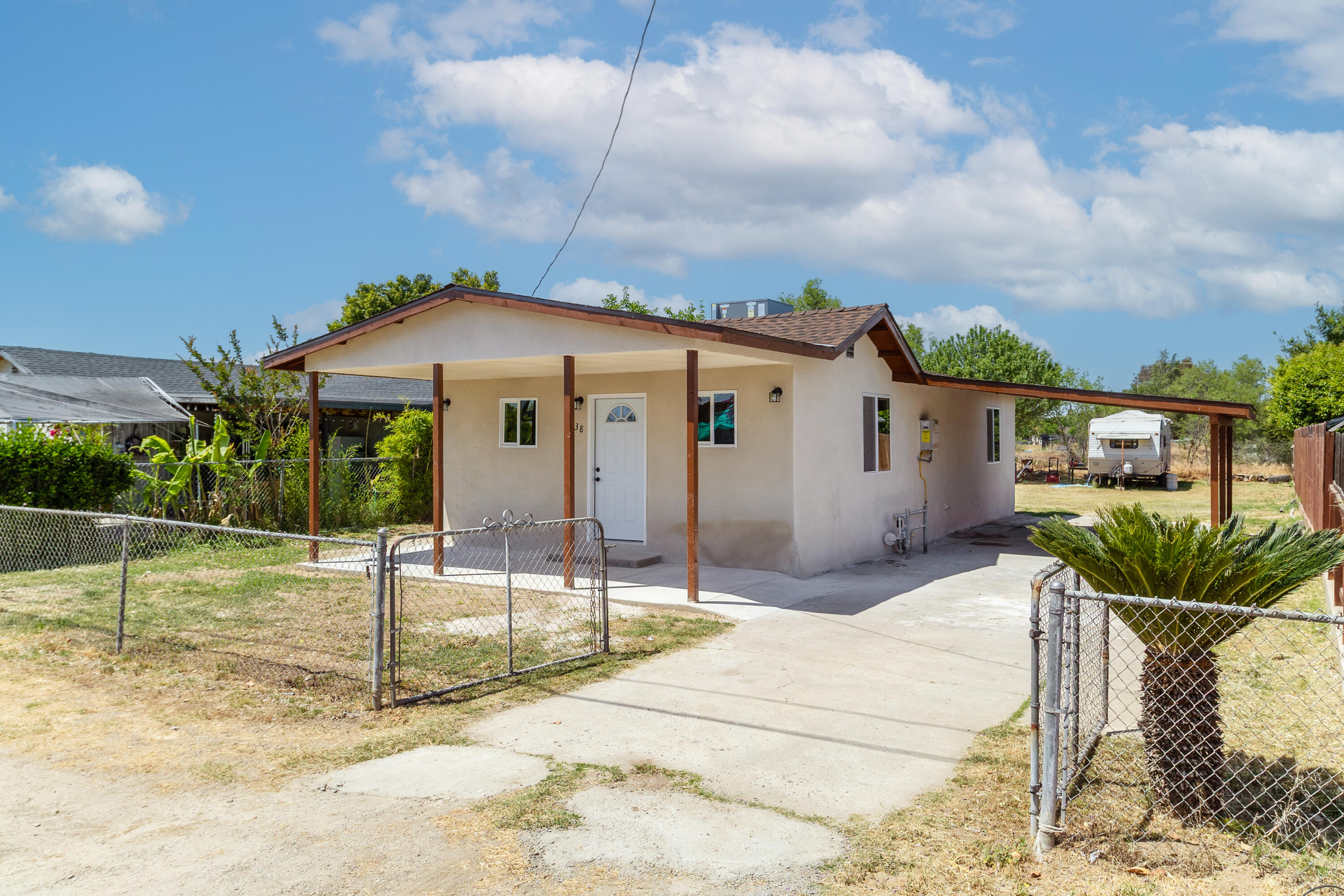 438 Cedar Ave, Earlimart, CA 93219