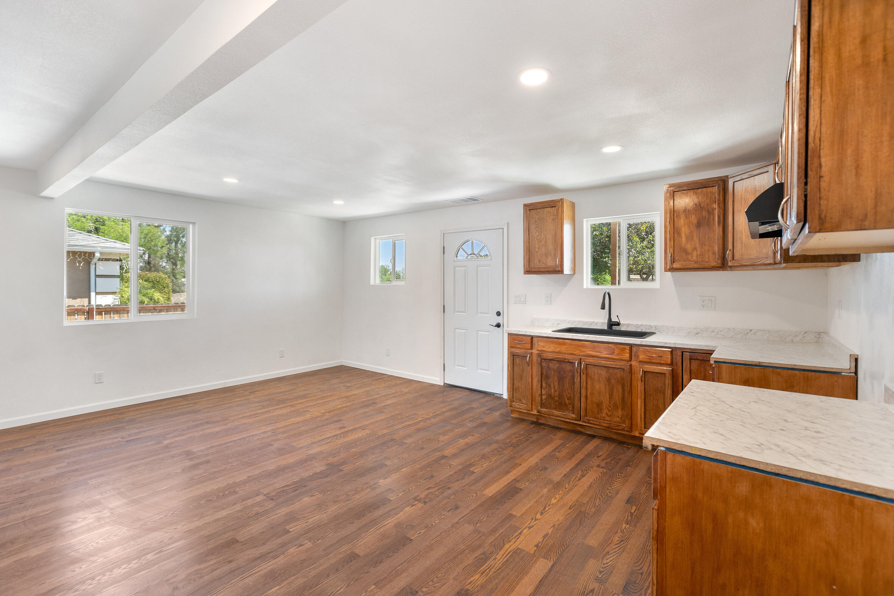 438 Cedar Ave, Earlimart, CA 93219