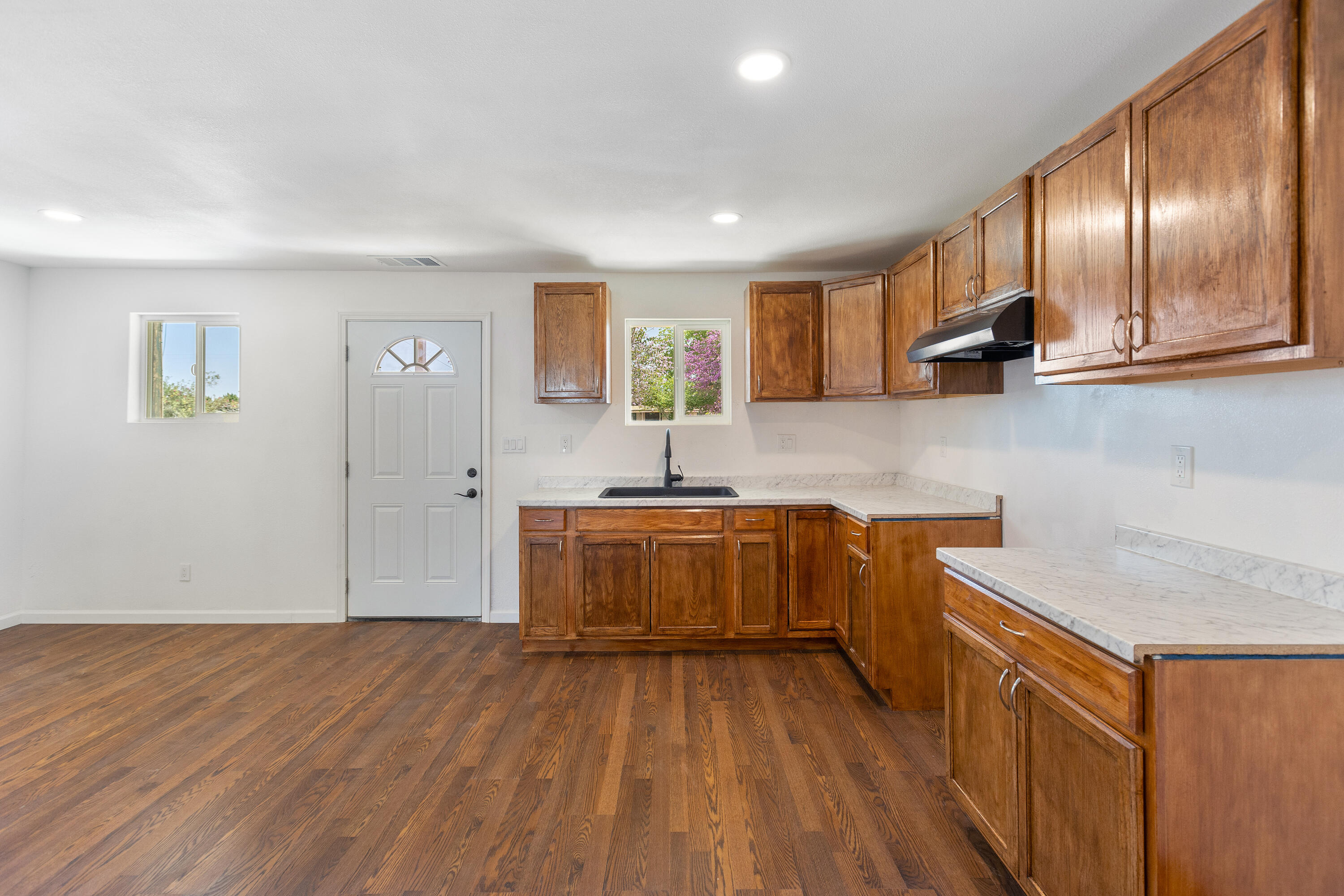 438 Cedar Ave, Earlimart, CA 93219