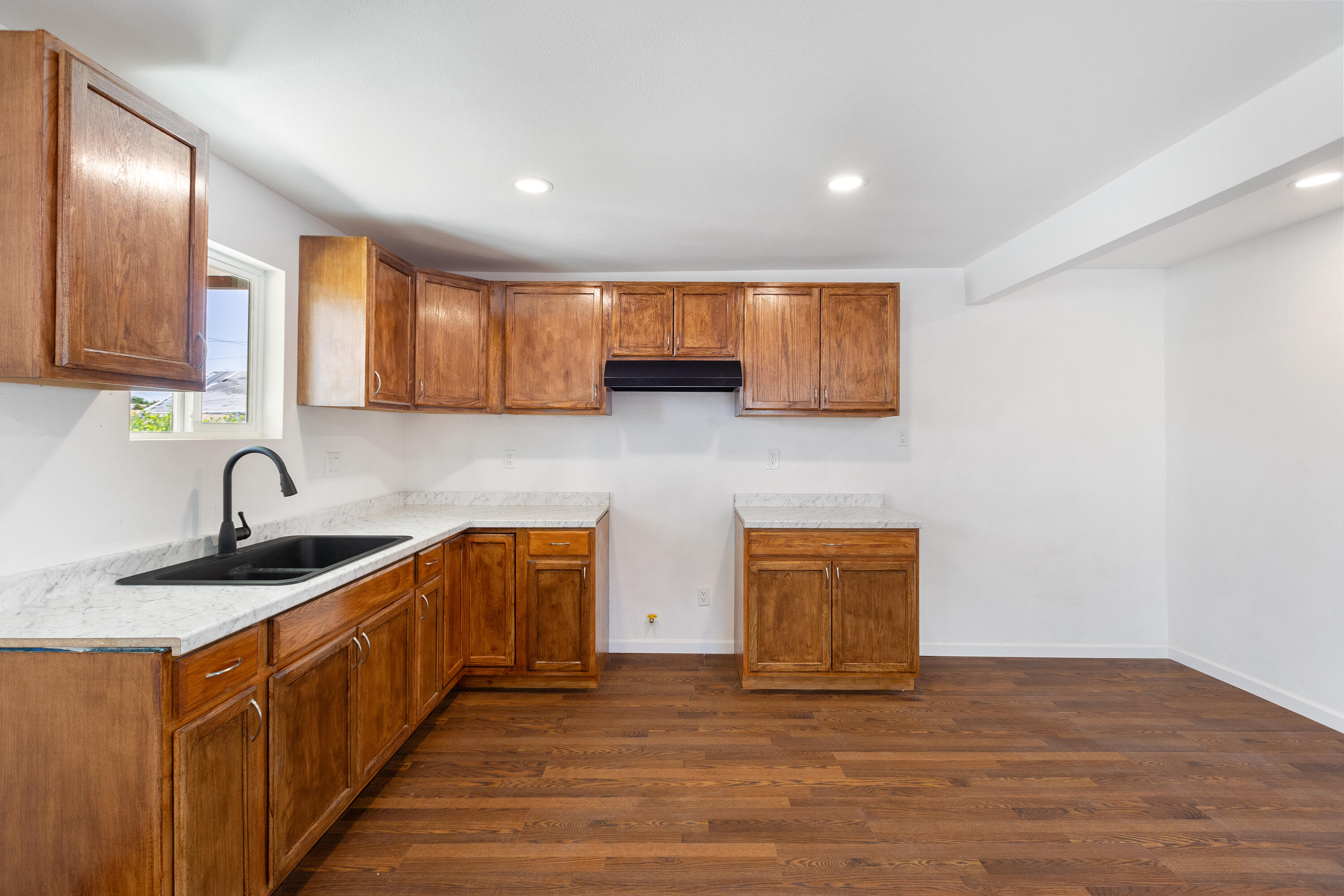 438 Cedar Ave, Earlimart, CA 93219