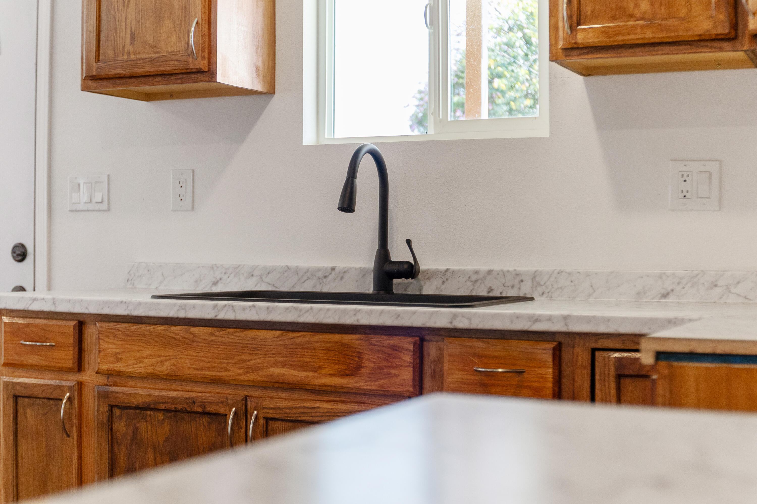 438 Cedar Ave, Earlimart, CA 93219