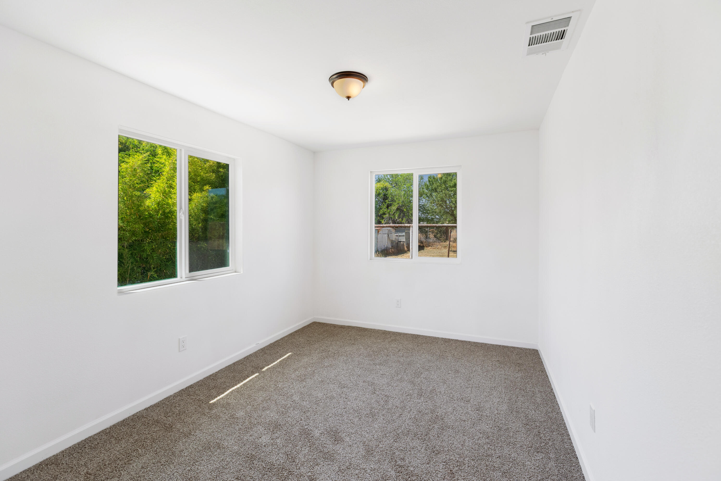 438 Cedar Ave, Earlimart, CA 93219