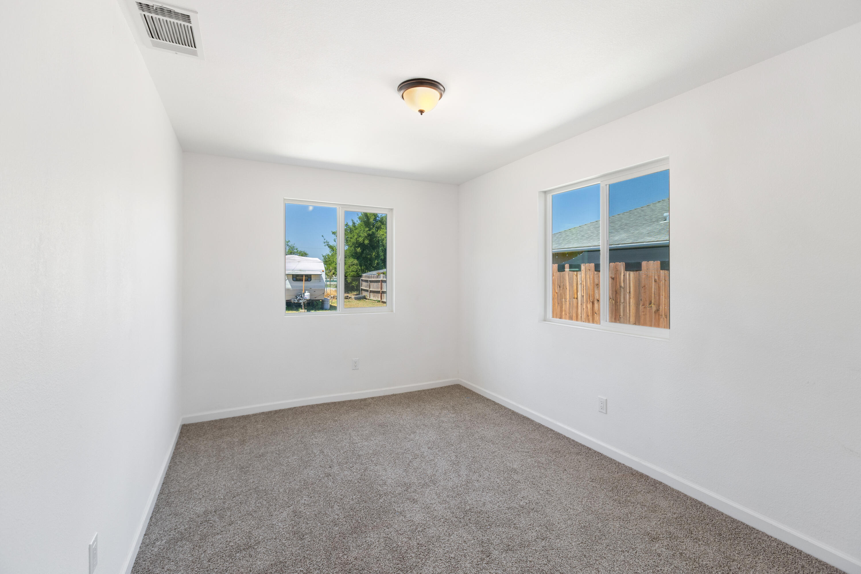 438 Cedar Ave, Earlimart, CA 93219