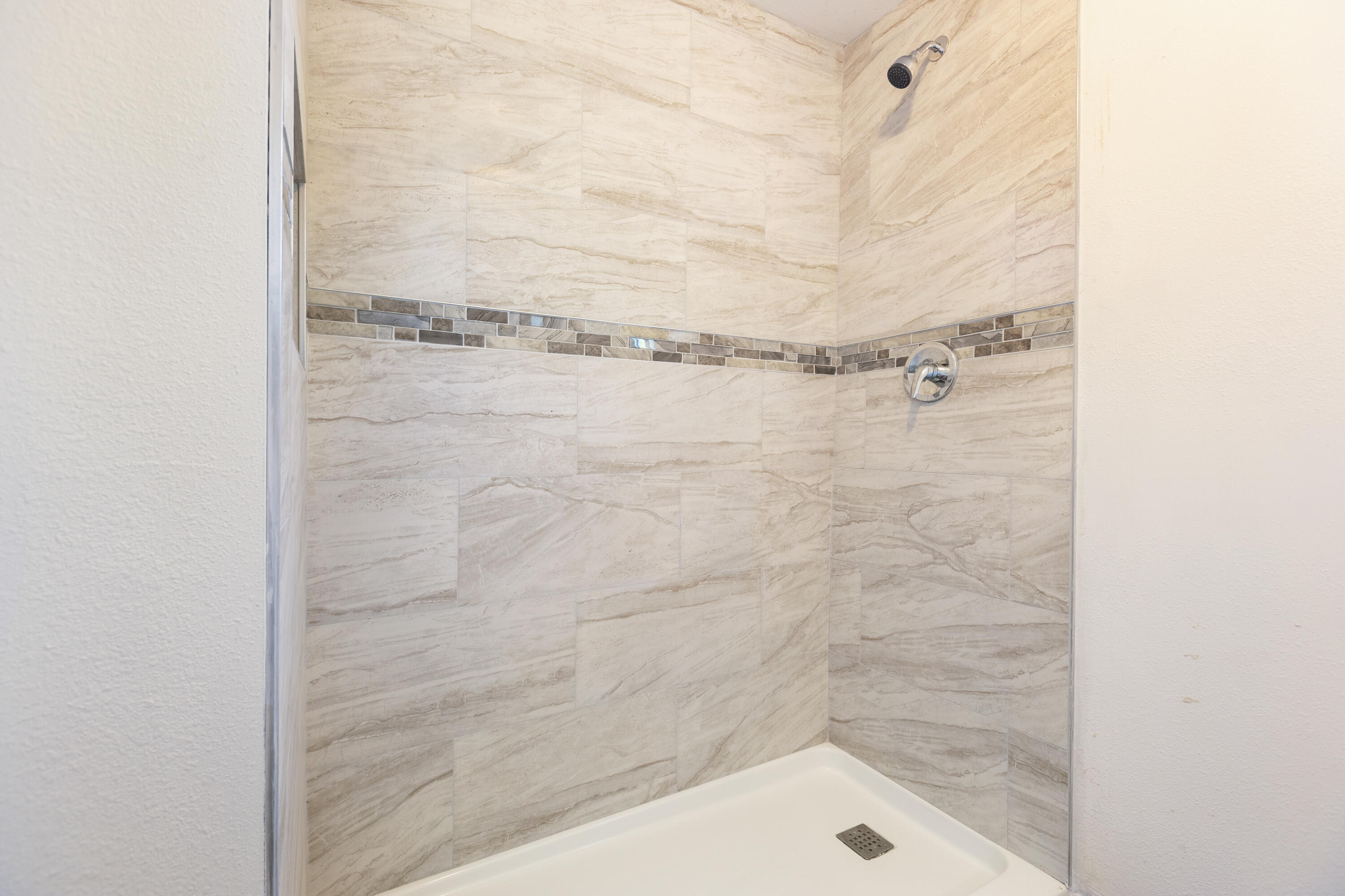 438 Cedar Ave, Earlimart, CA 93219