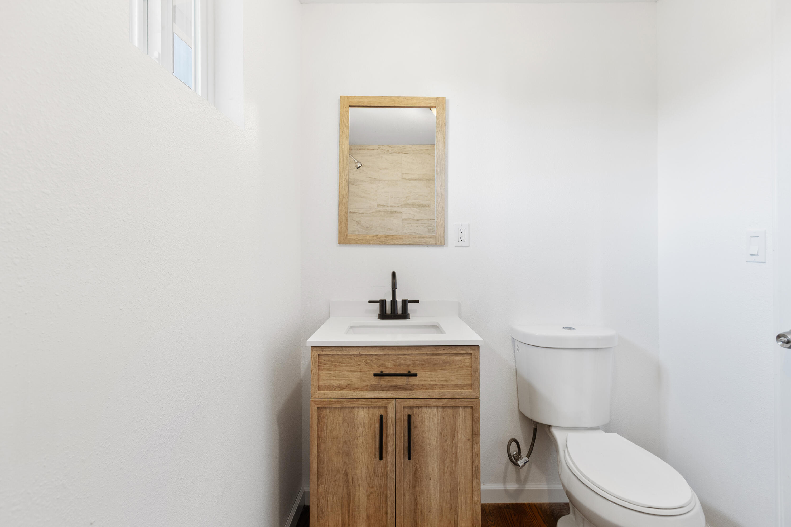 438 Cedar Ave, Earlimart, CA 93219