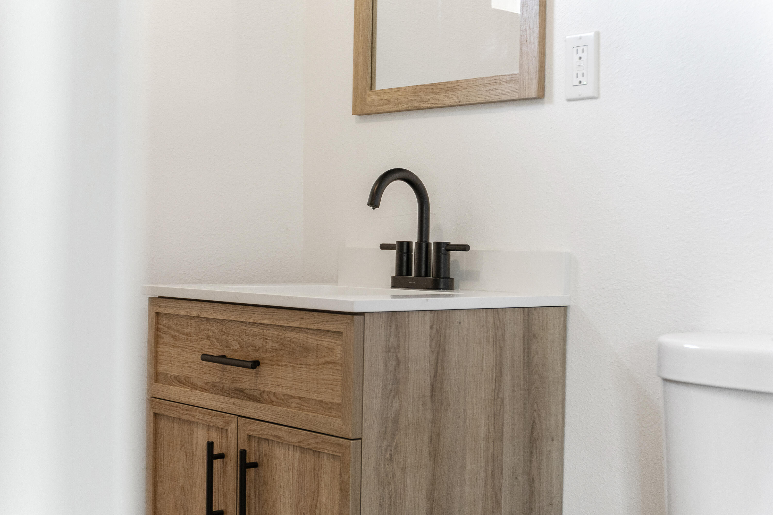 438 Cedar Ave, Earlimart, CA 93219