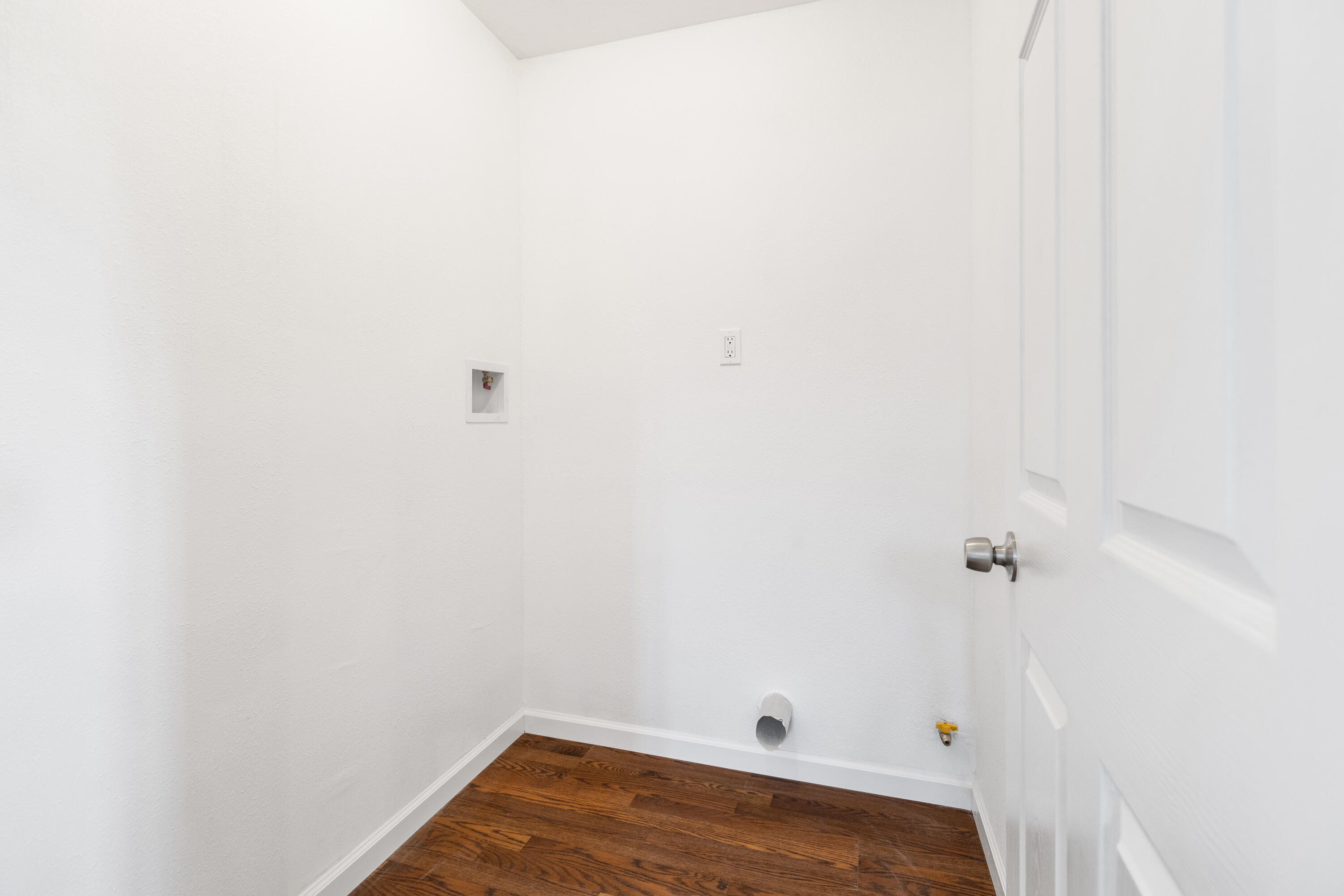 438 Cedar Ave, Earlimart, CA 93219