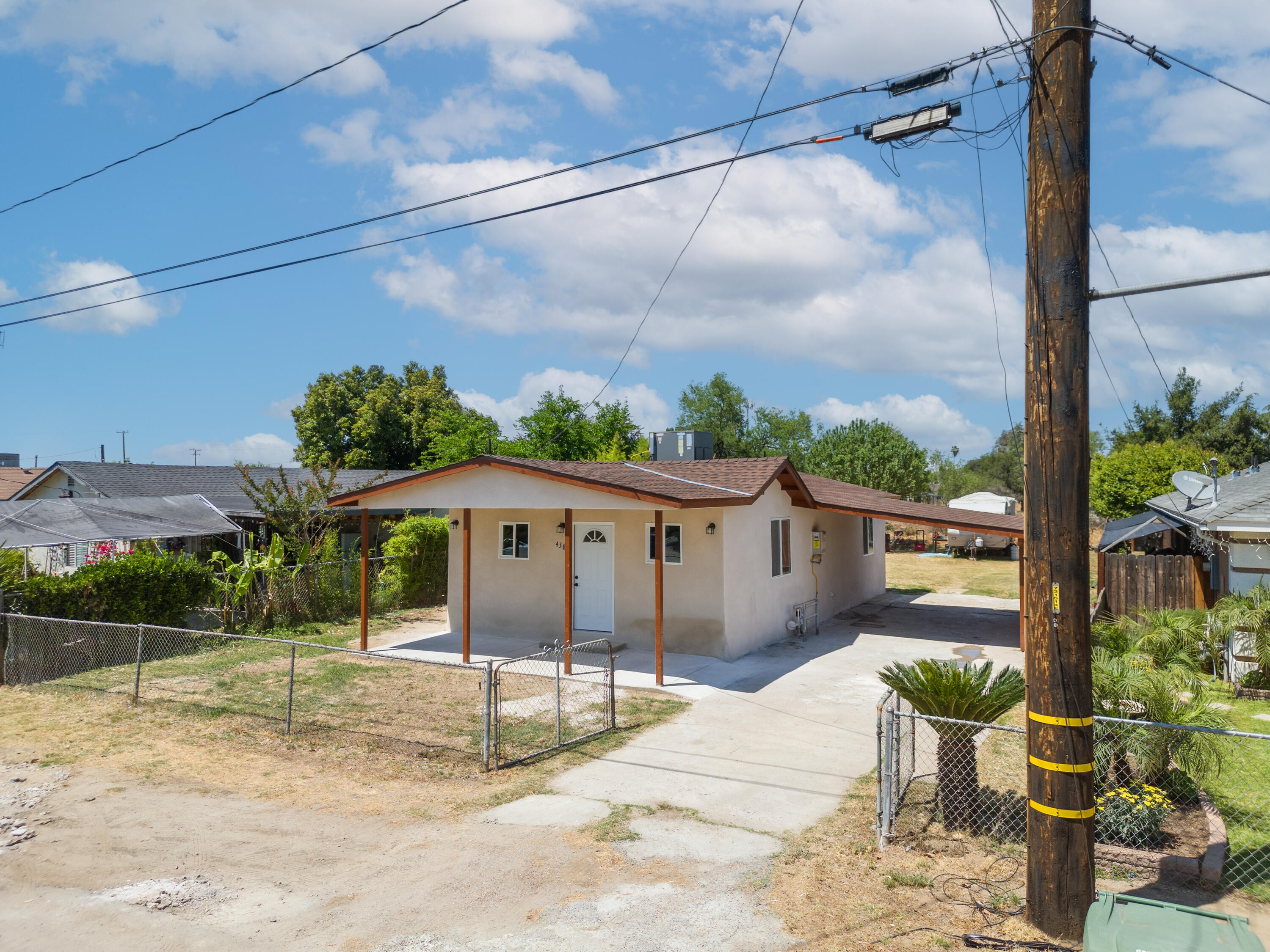 438 Cedar Ave, Earlimart, CA 93219