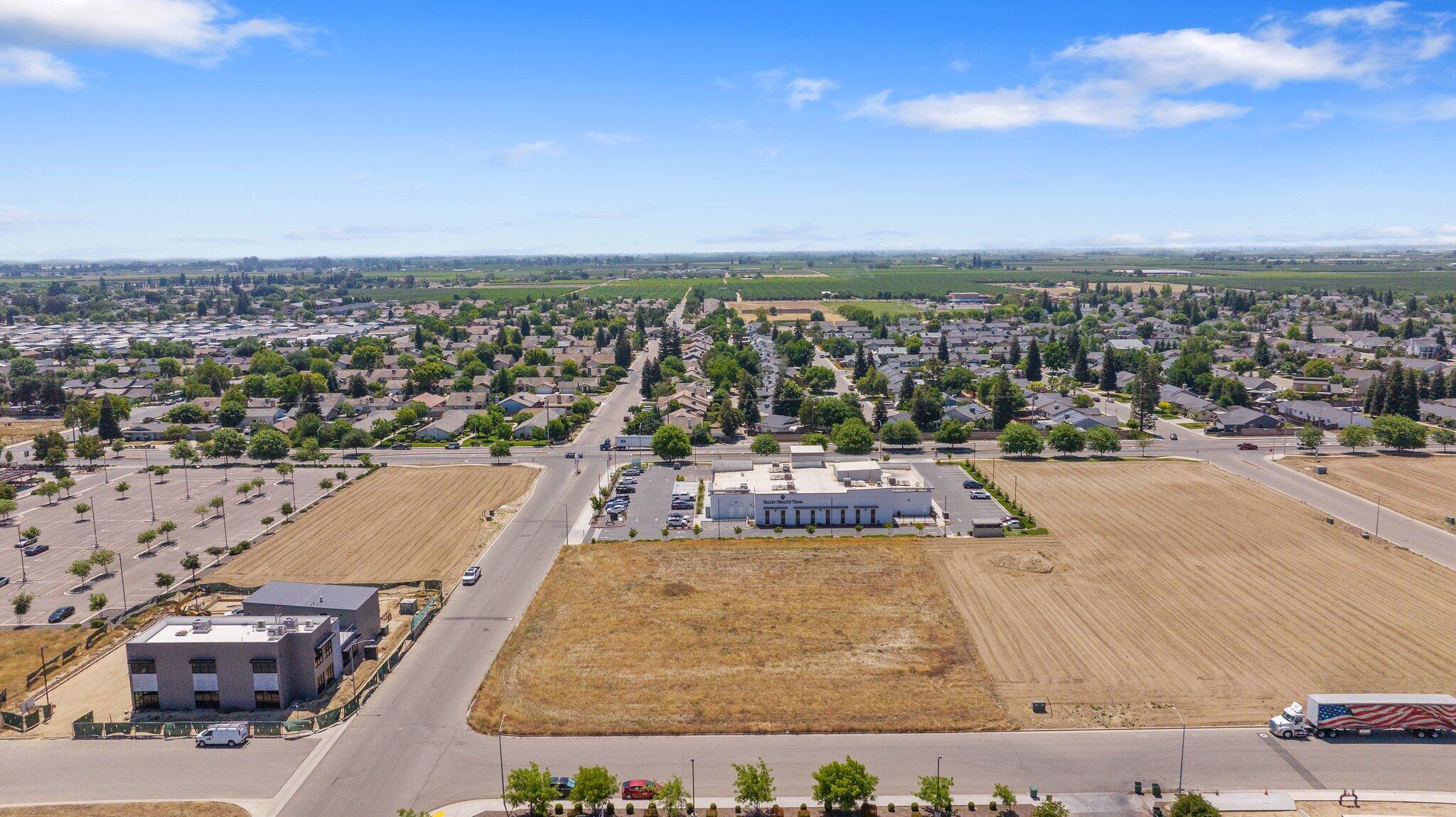 1959 Morgan Dr, Kingsburg, CA 93631