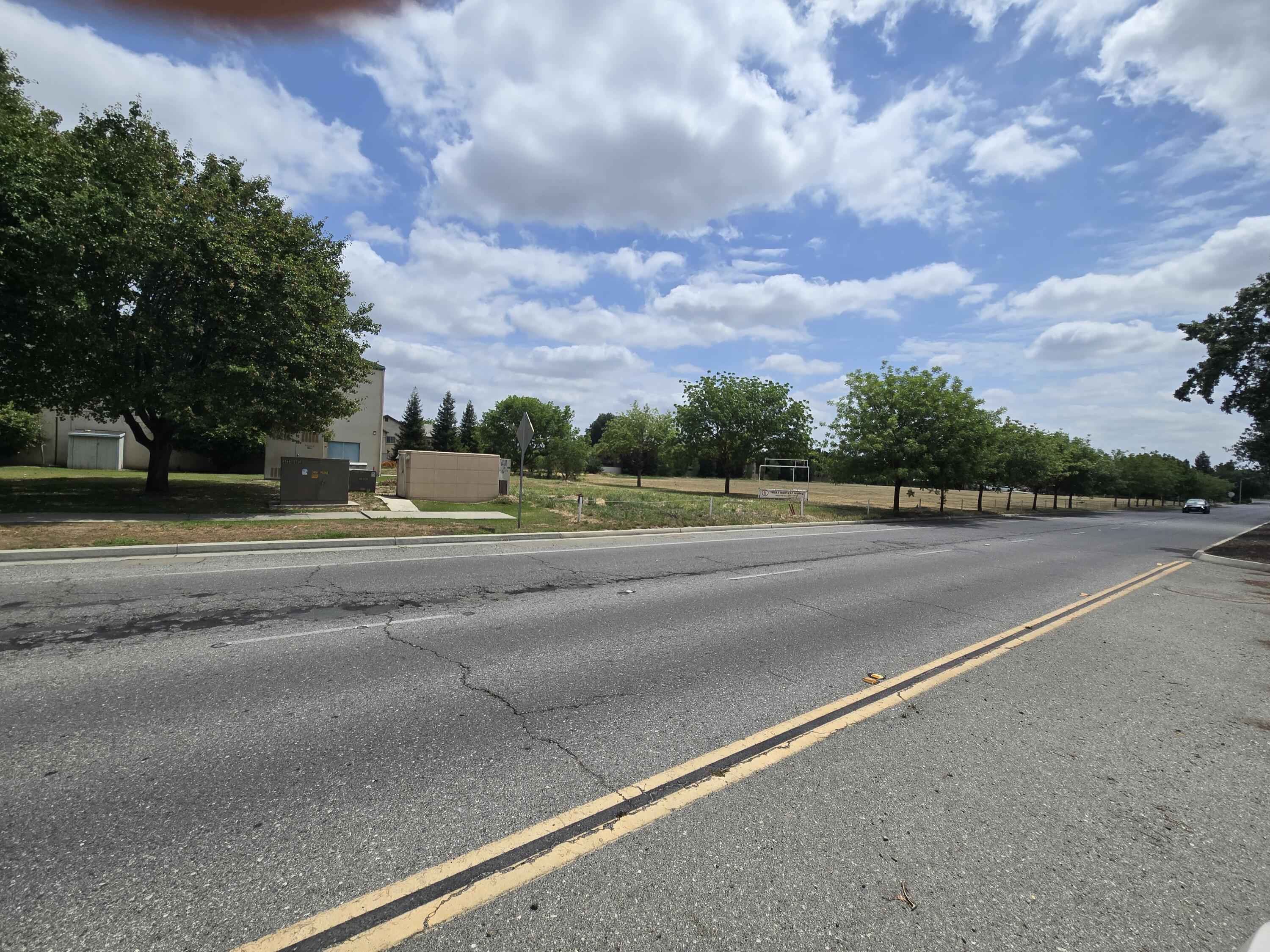 3838 S S S Court St, Visalia, CA 93277