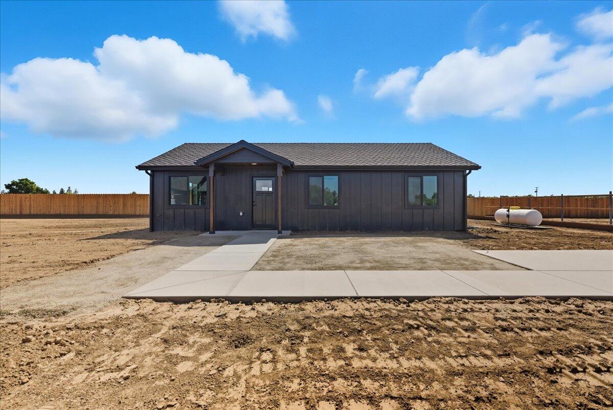 0 #A, Exeter, CA 93221