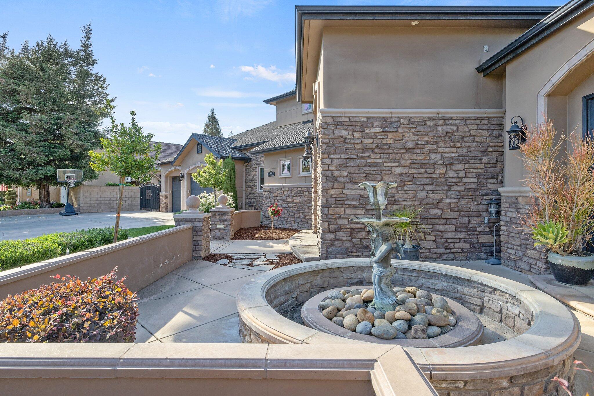 1618 Glen Ellen Ct, Tulare, CA 93274